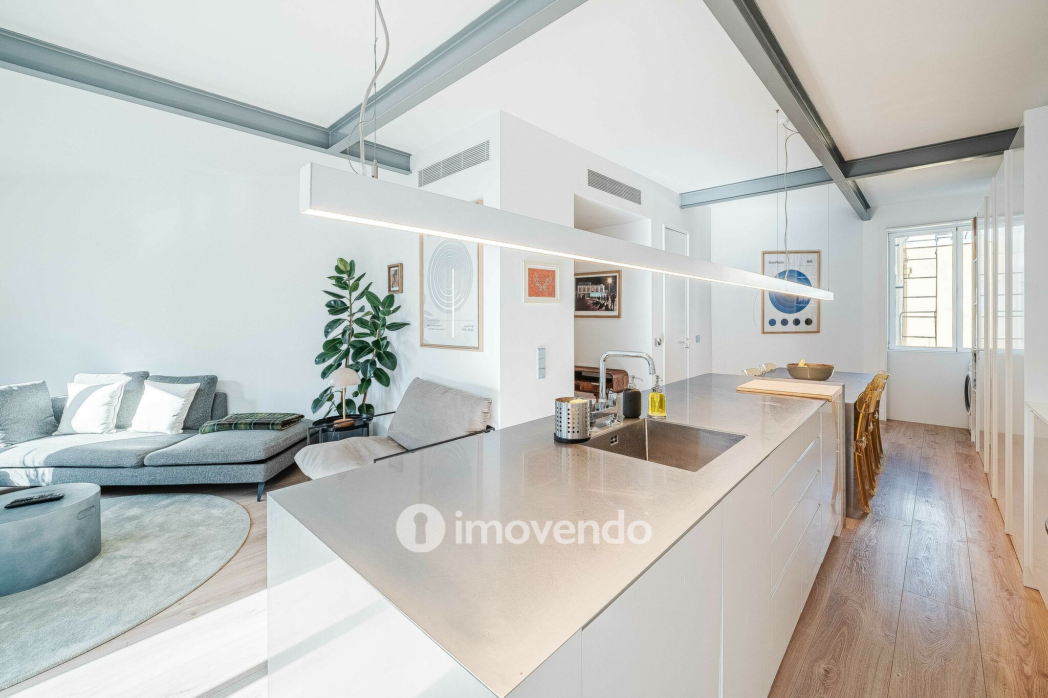 Apartamento T2 com cozinha equipada e mobilado, nas Amoreiras