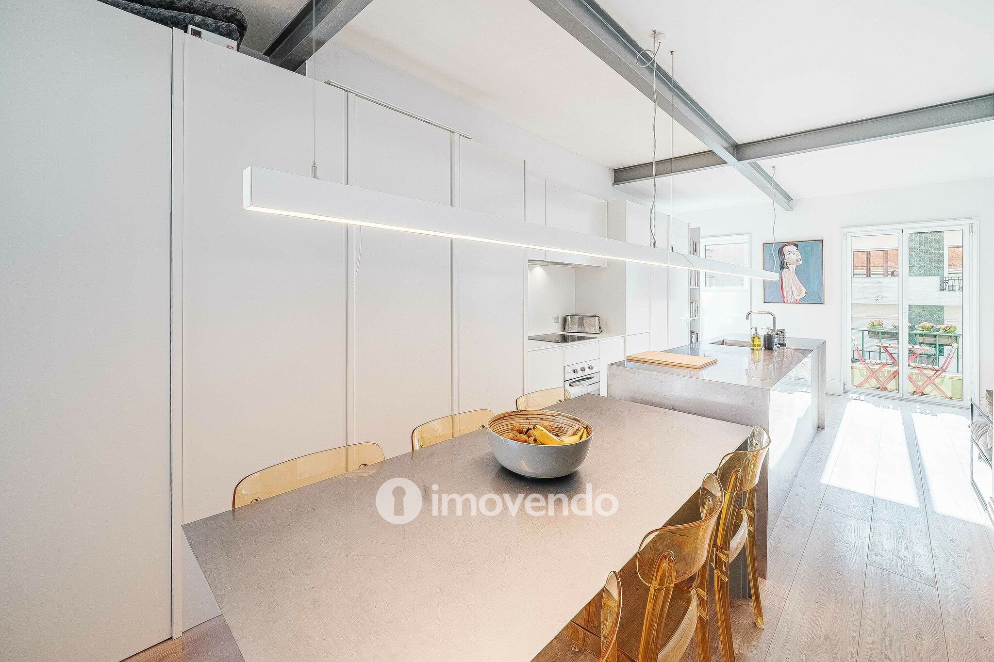 Apartamento T2 com cozinha equipada e mobilado, nas Amoreiras
