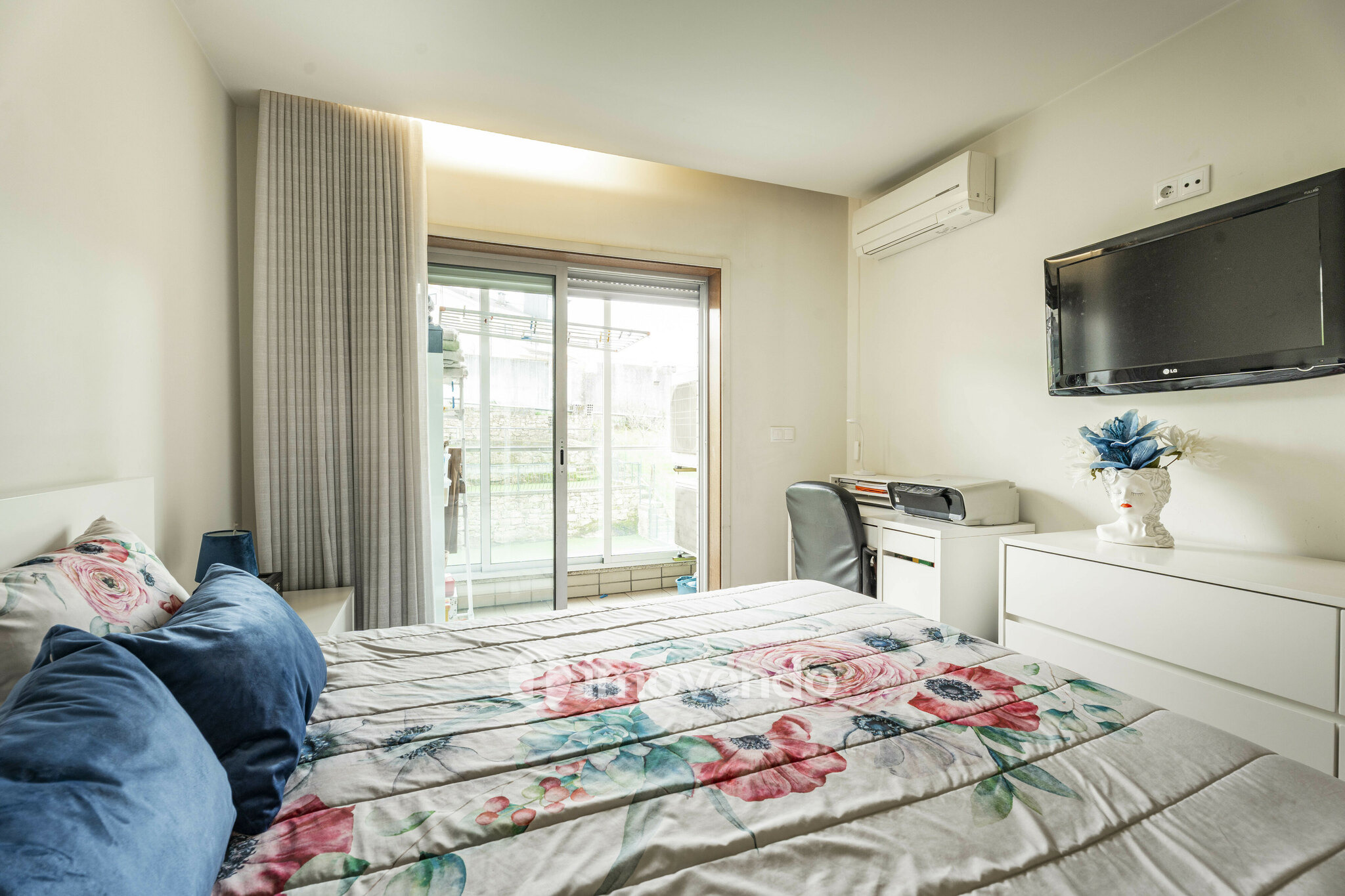 Apartamento T3 com garagem e áreas amplas, em Braga