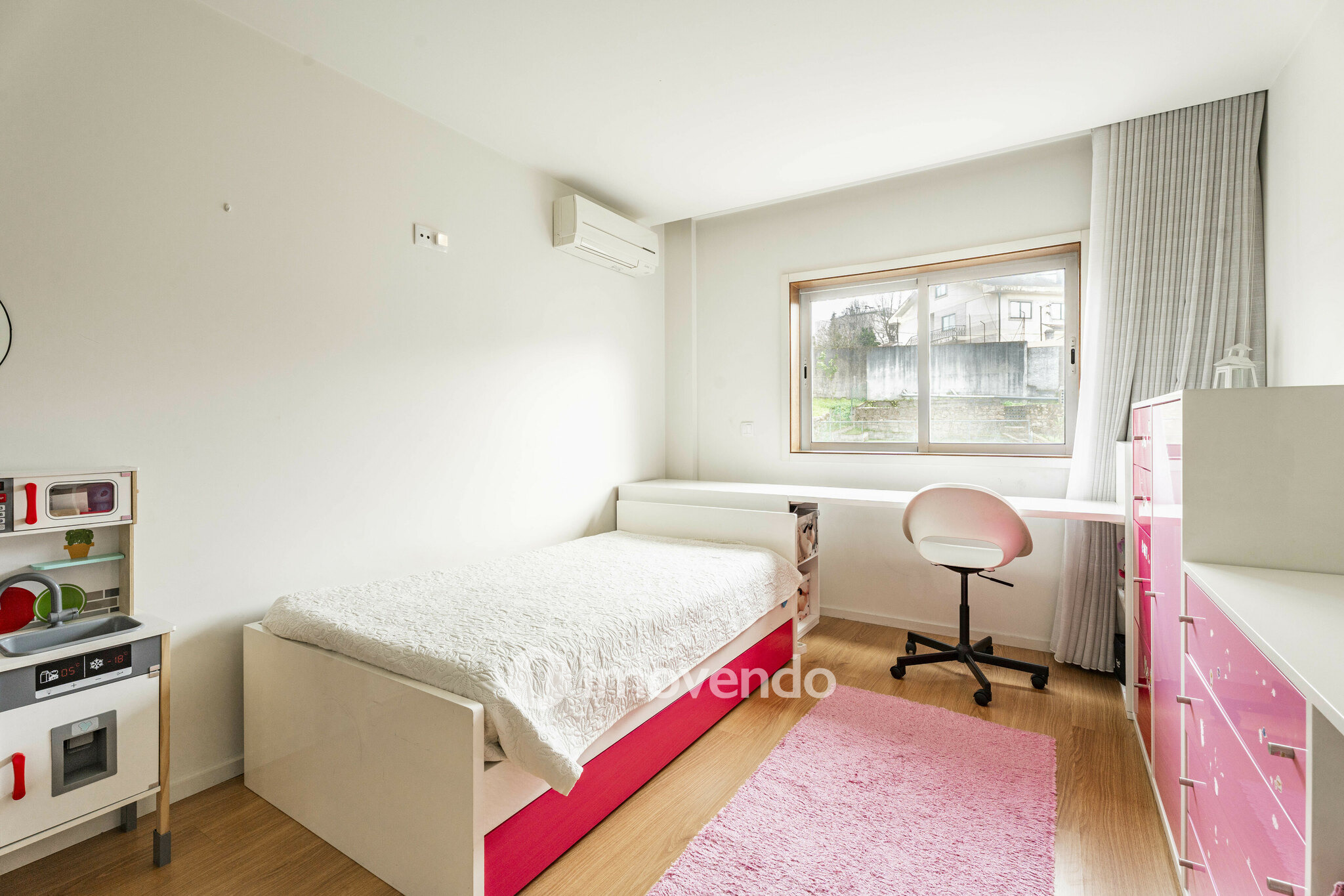 Apartamento T3 com garagem e áreas amplas, em Braga