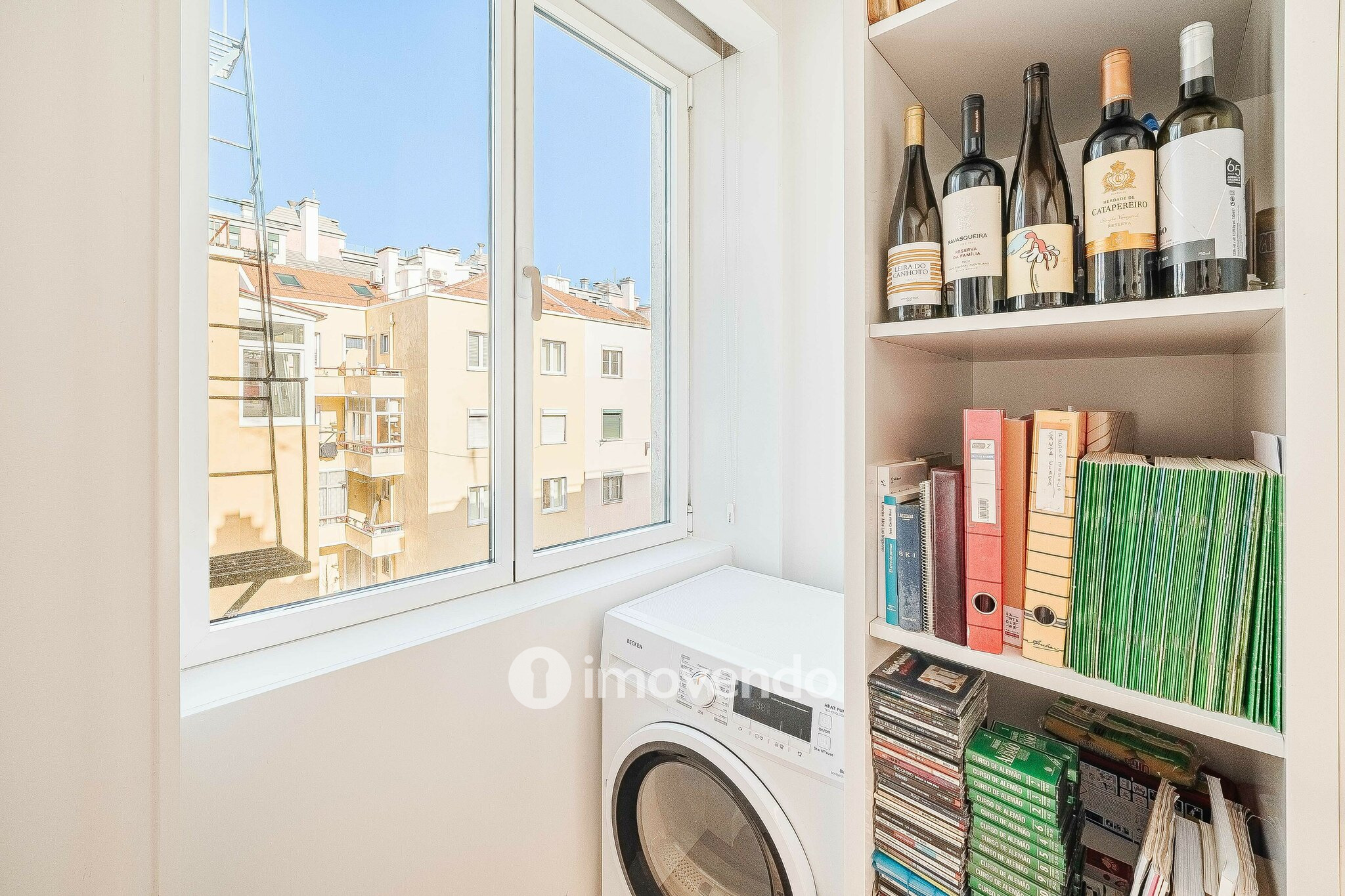 Apartamento T2 com cozinha equipada e mobilado, nas Amoreiras