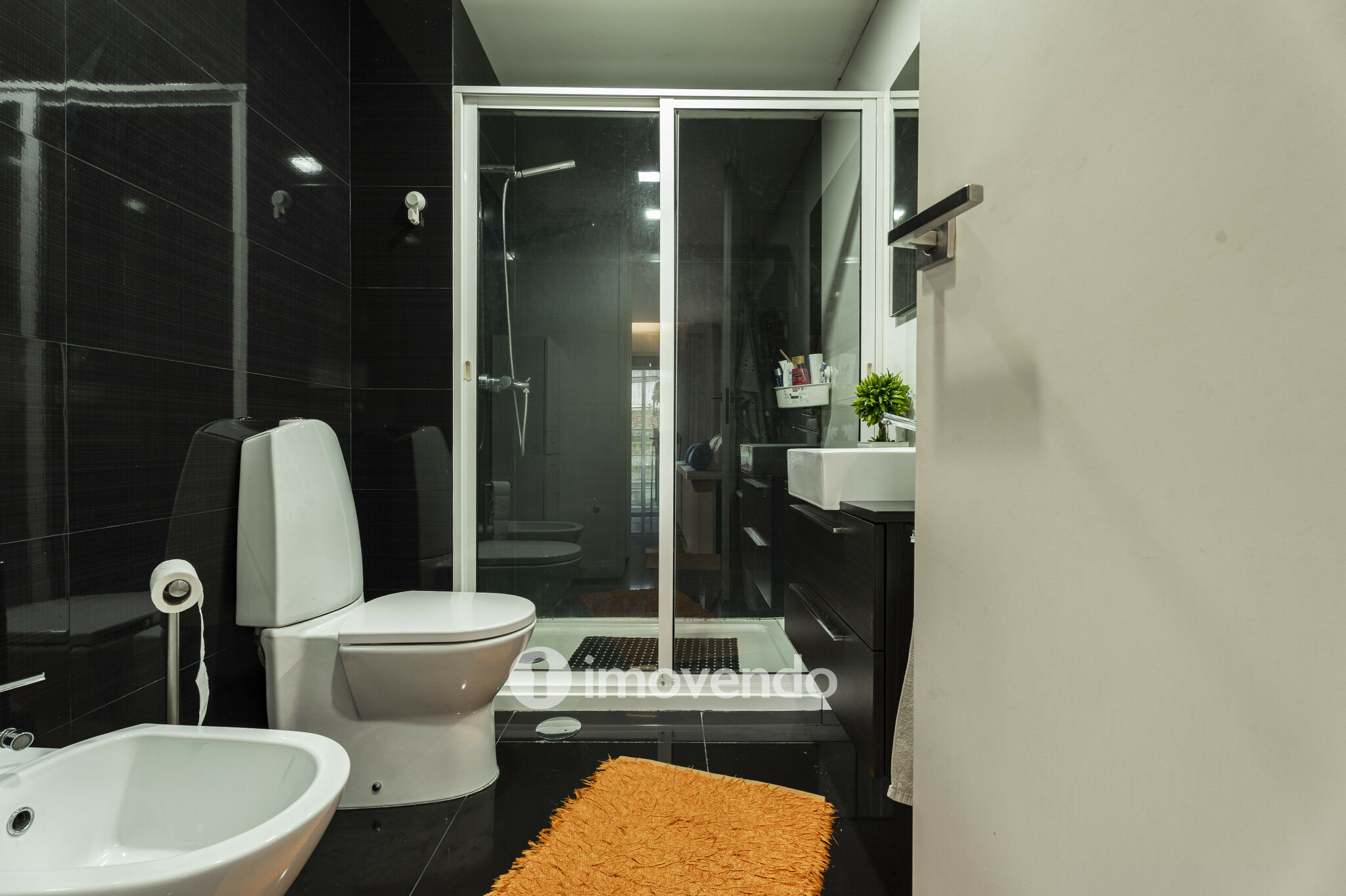 Apartamento T3 com garagem e áreas amplas, em Braga