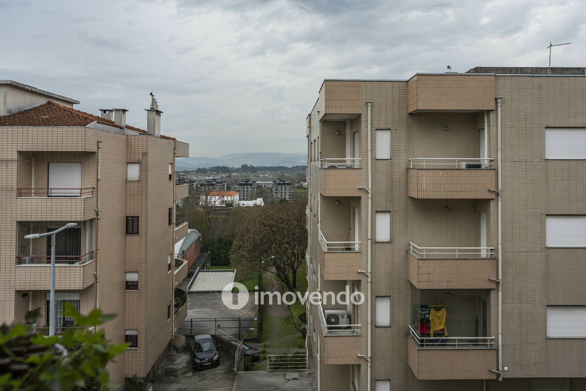 Apartamento T3 com garagem e áreas amplas, em Braga