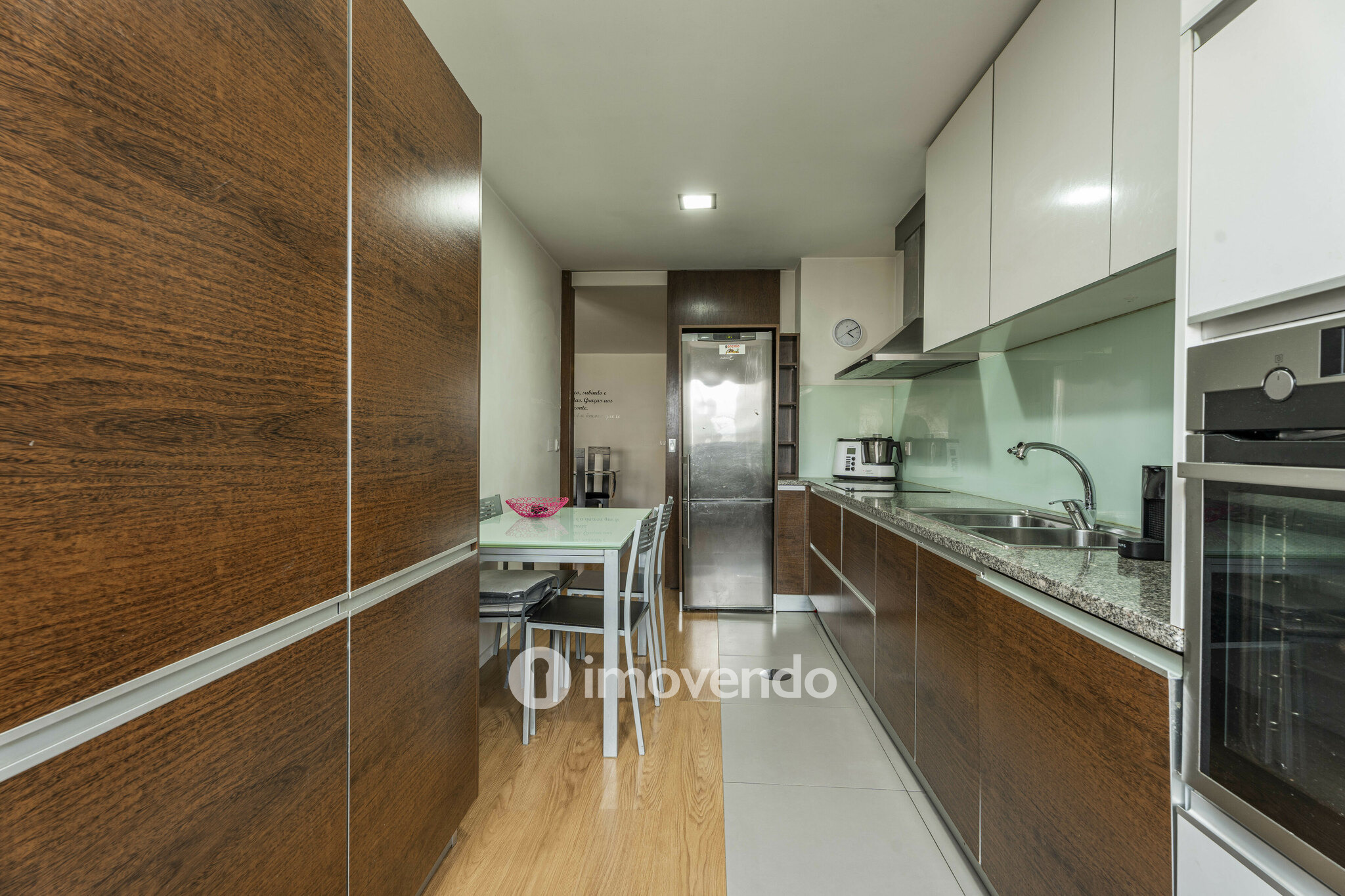 Apartamento T3 com garagem e áreas amplas, em Braga