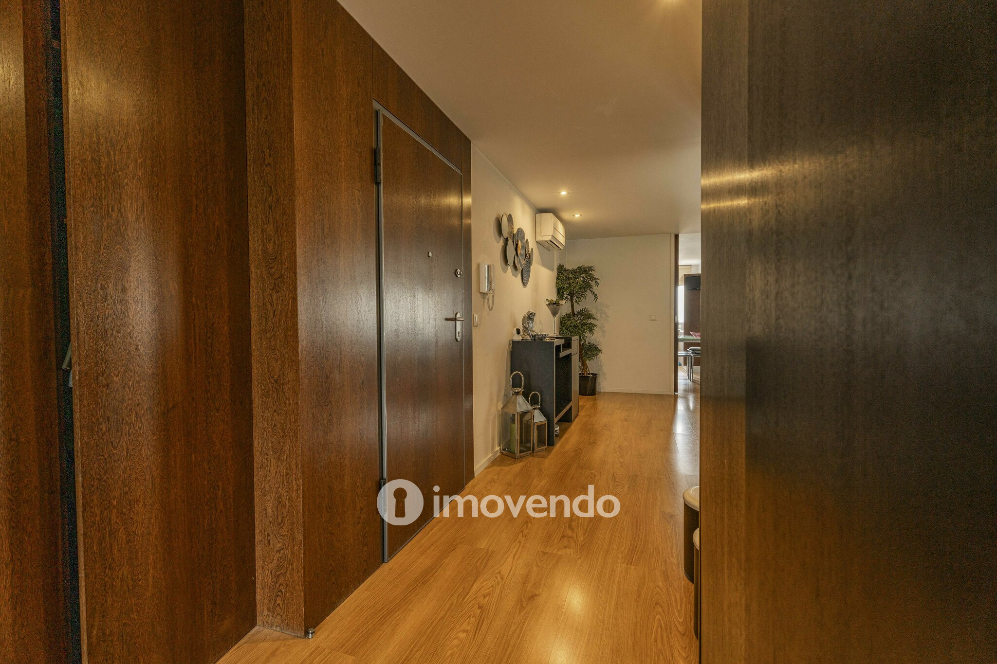 Apartamento T3 com garagem e áreas amplas, em Braga