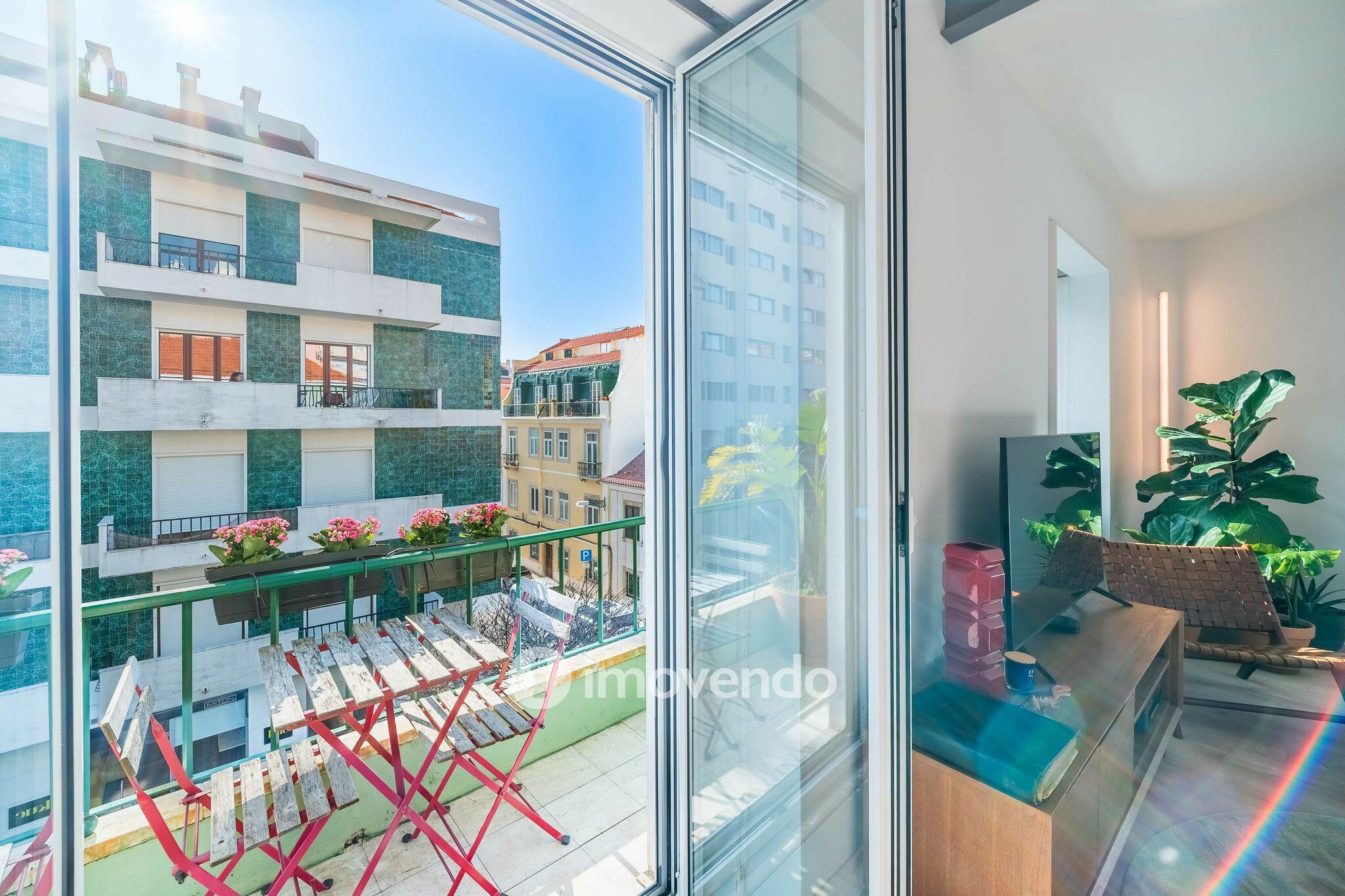 Apartamento T2 com cozinha equipada e mobilado, nas Amoreiras