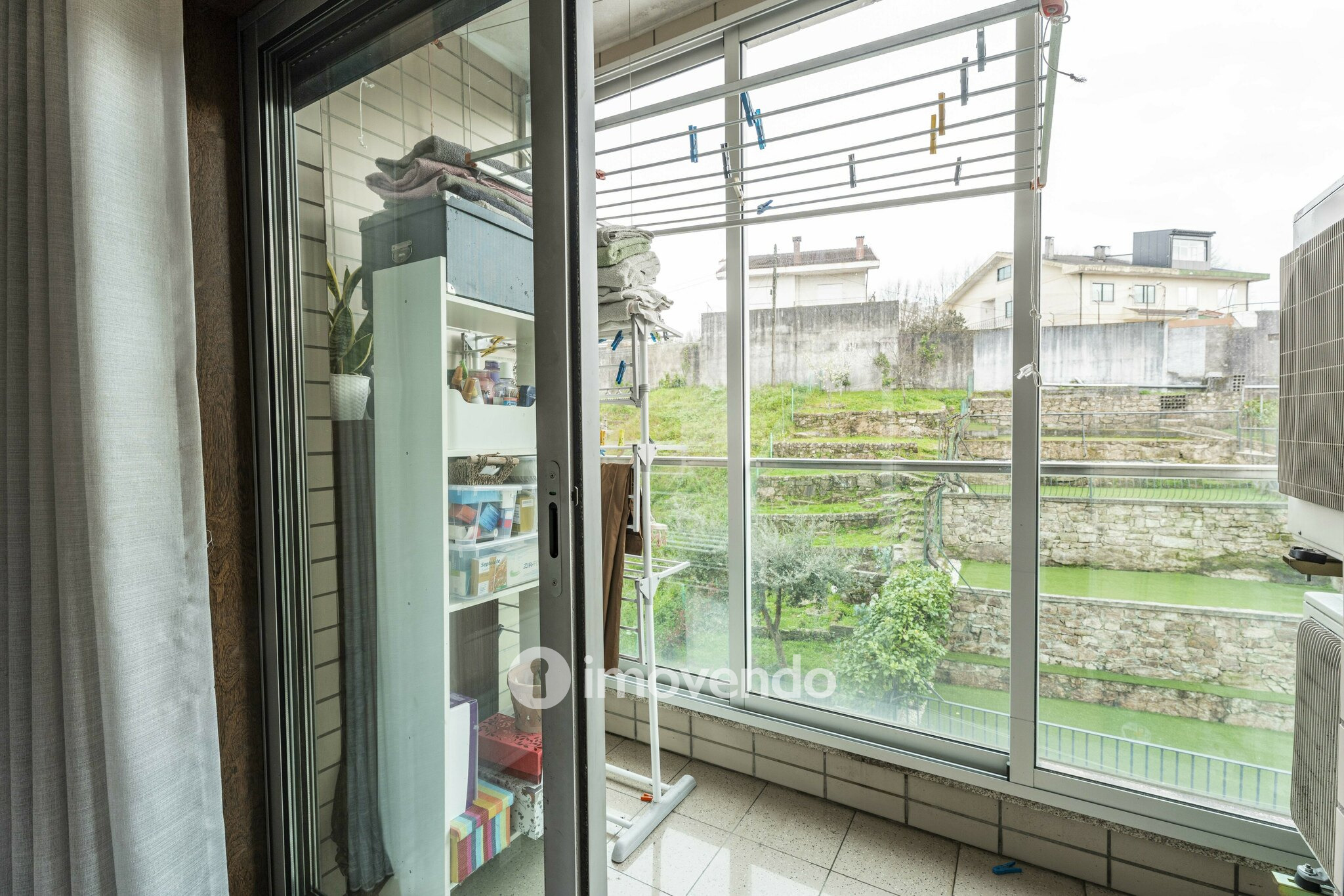 Apartamento T3 com garagem e áreas amplas, em Braga