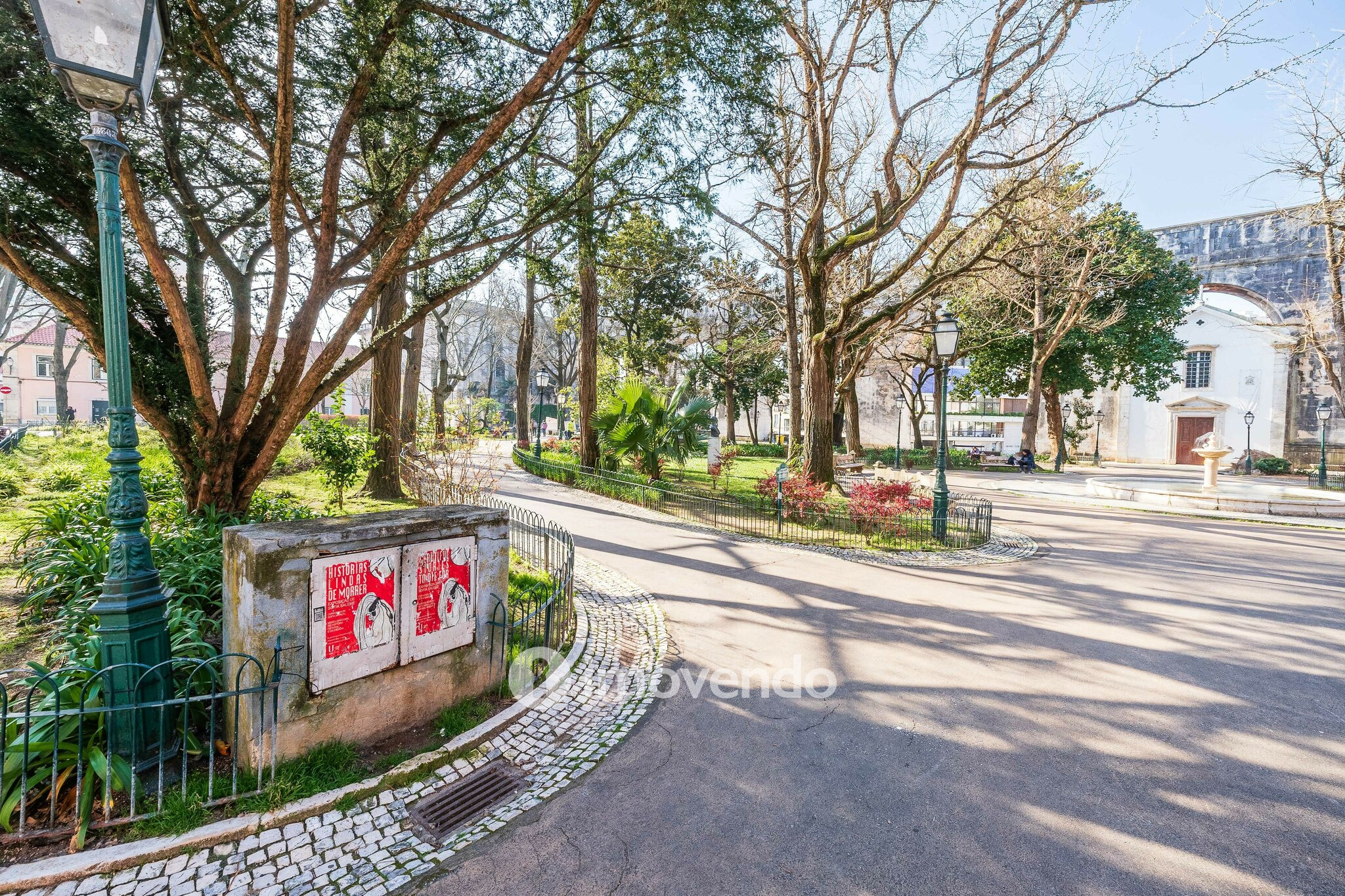 Apartamento T2 com cozinha equipada e mobilado, nas Amoreiras