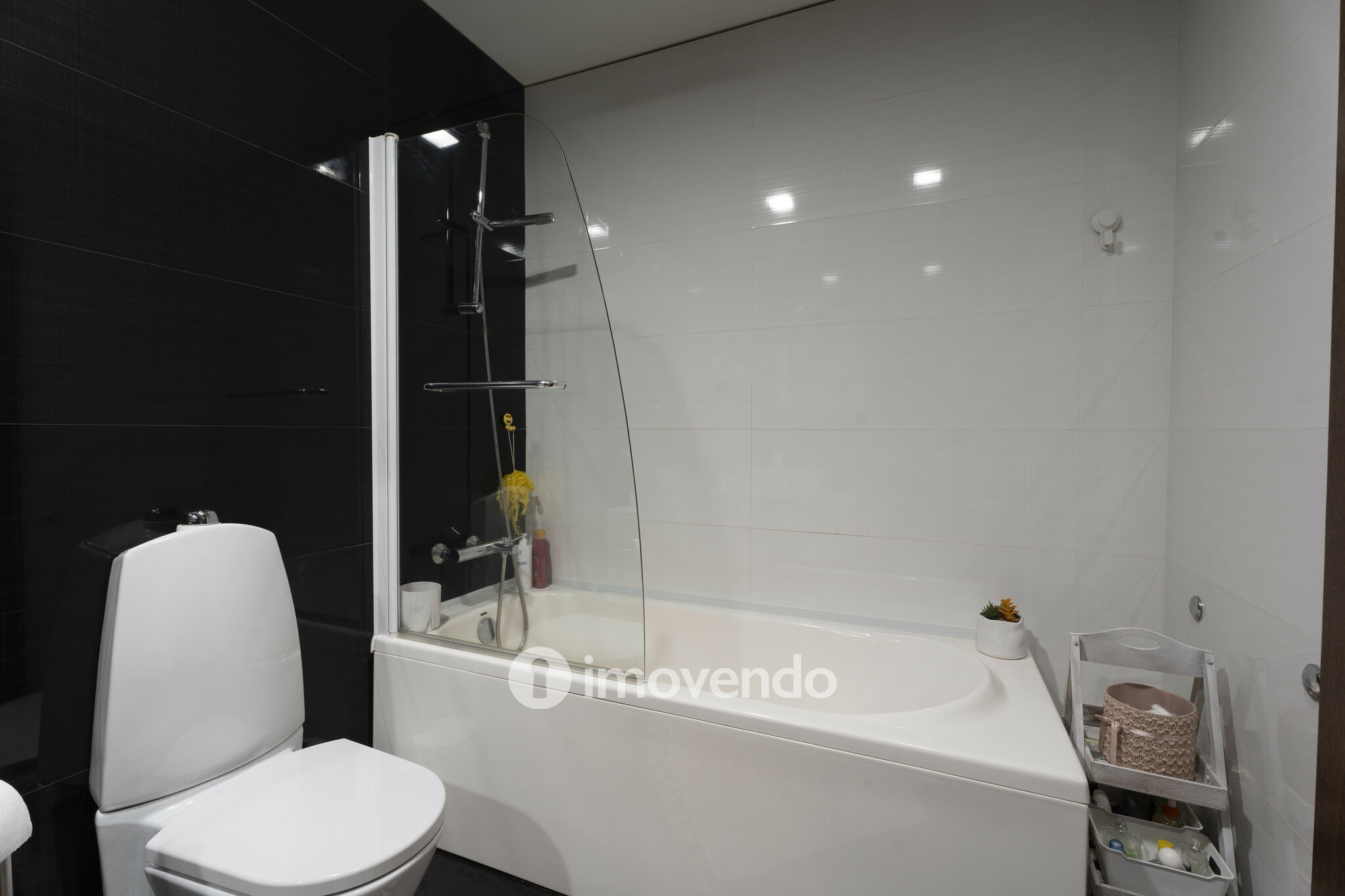 Apartamento T3 com garagem e áreas amplas, em Braga