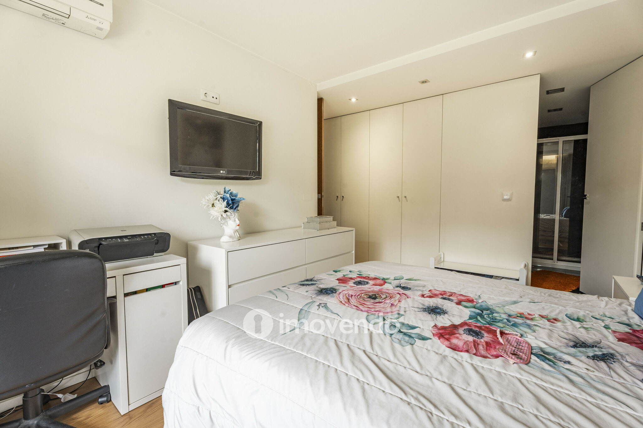 Apartamento T3 com garagem e áreas amplas, em Braga