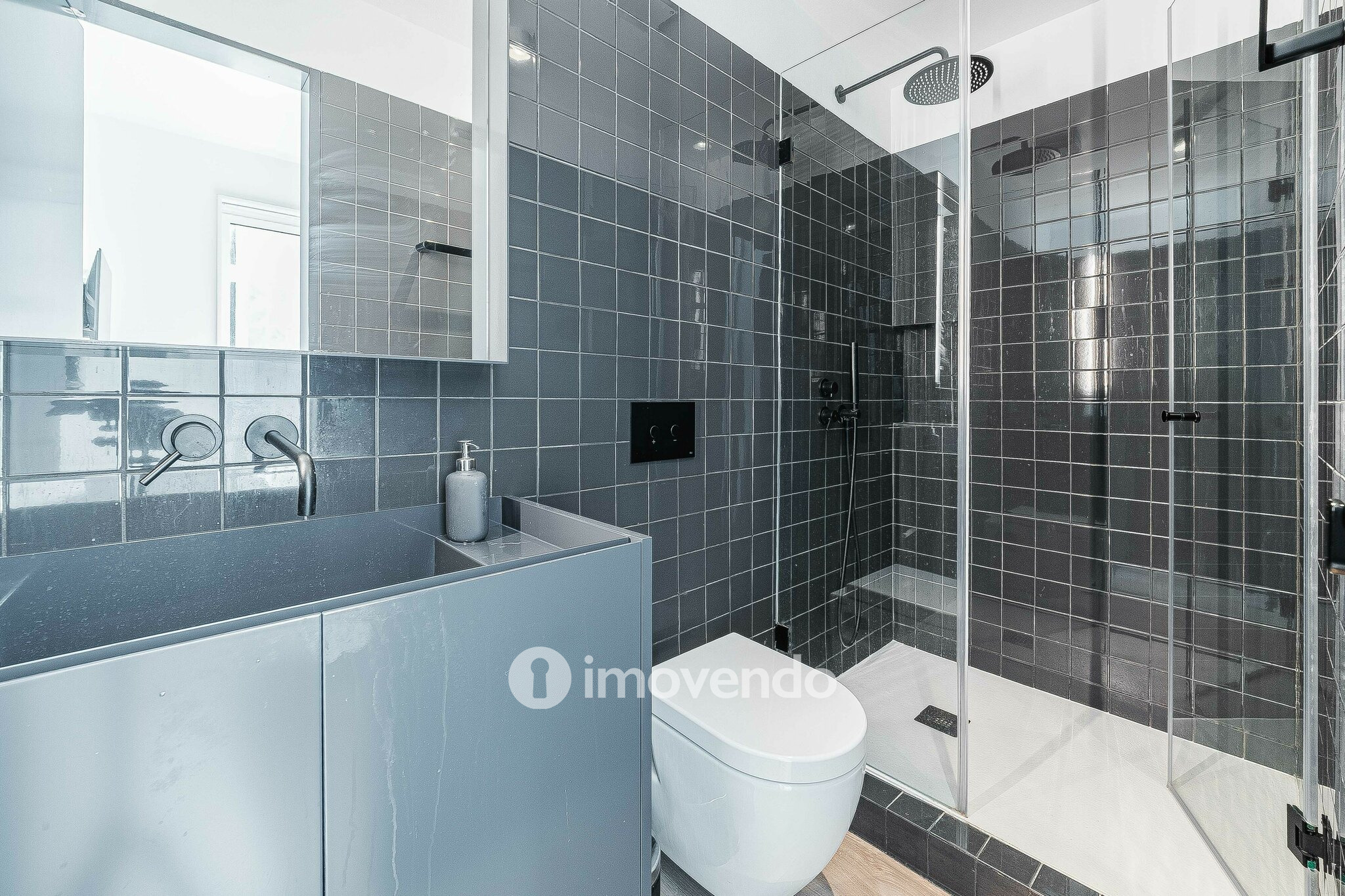 Apartamento T2 com cozinha equipada e mobilado, nas Amoreiras