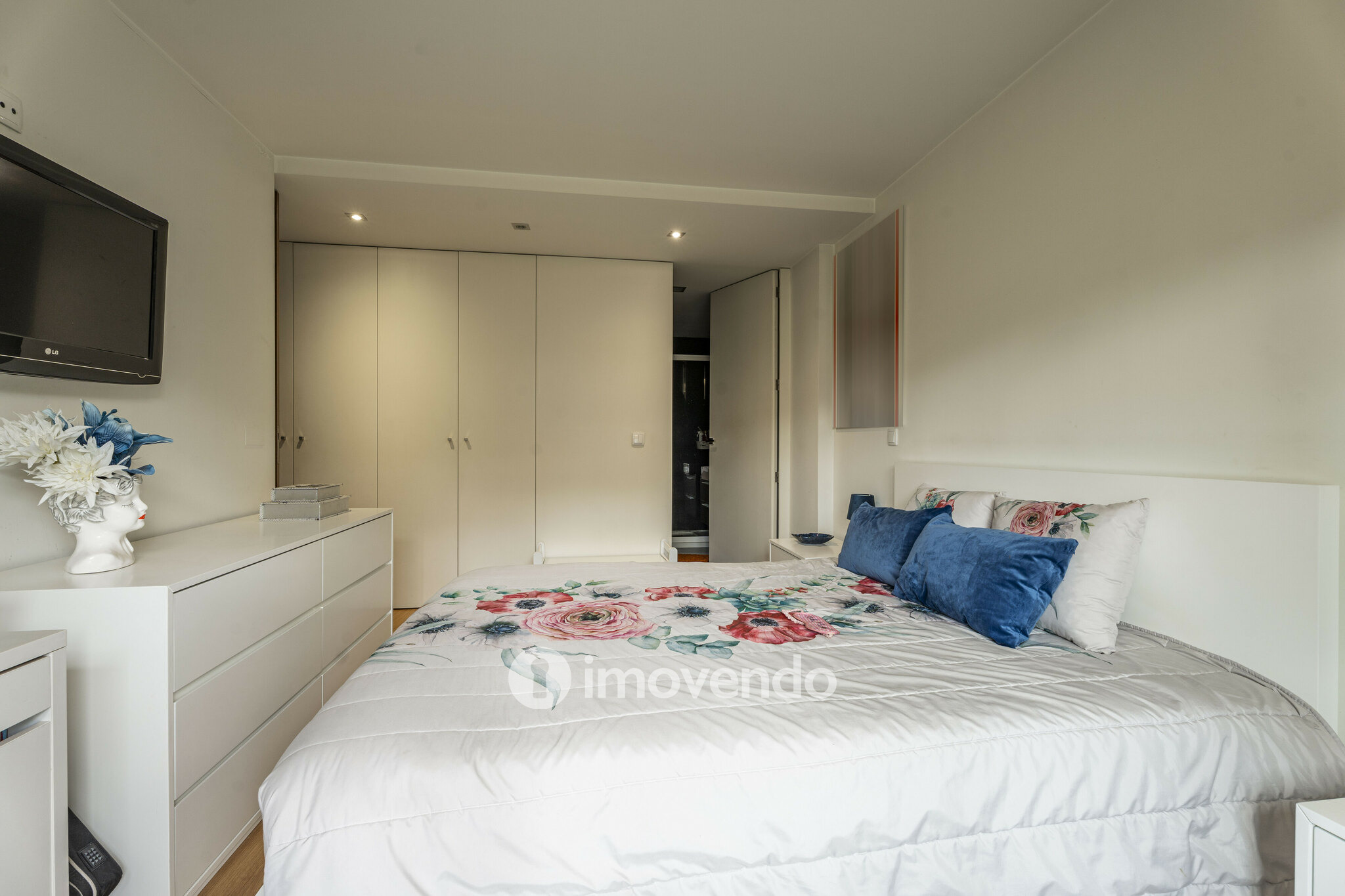 Apartamento T3 com garagem e áreas amplas, em Braga