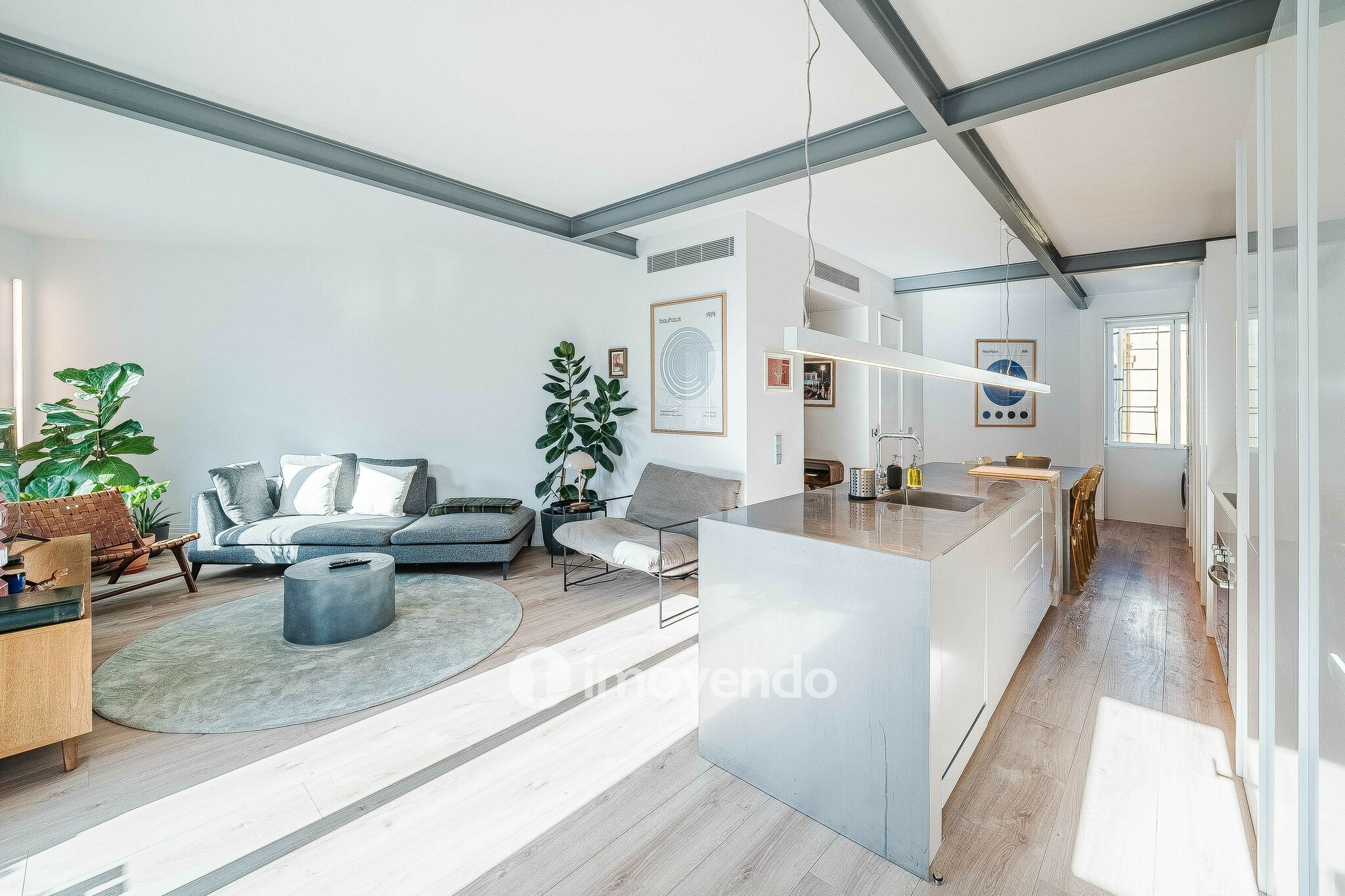 Apartamento T2 com cozinha equipada e mobilado, nas Amoreiras