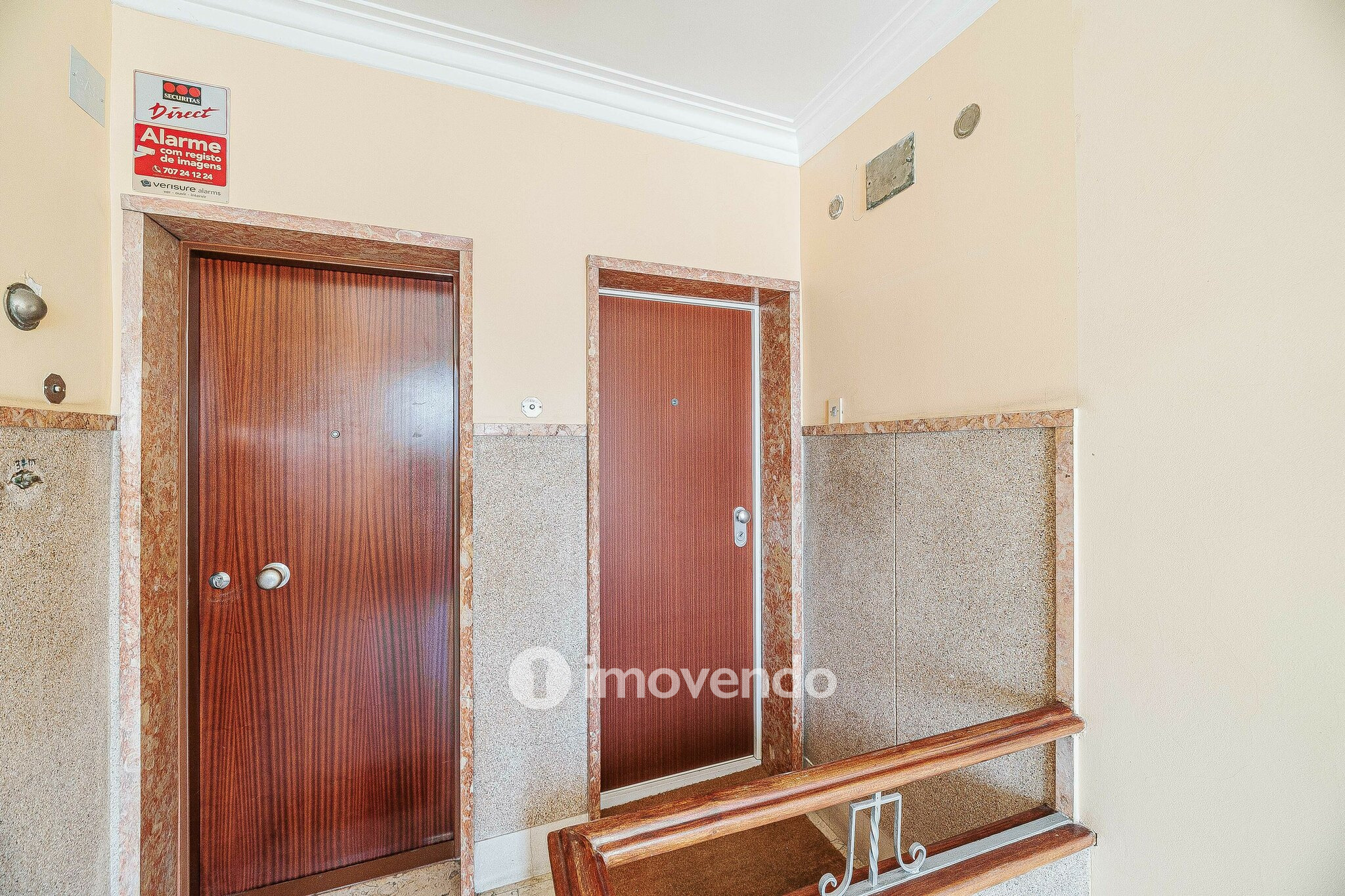 Apartamento T2 com cozinha equipada e mobilado, nas Amoreiras