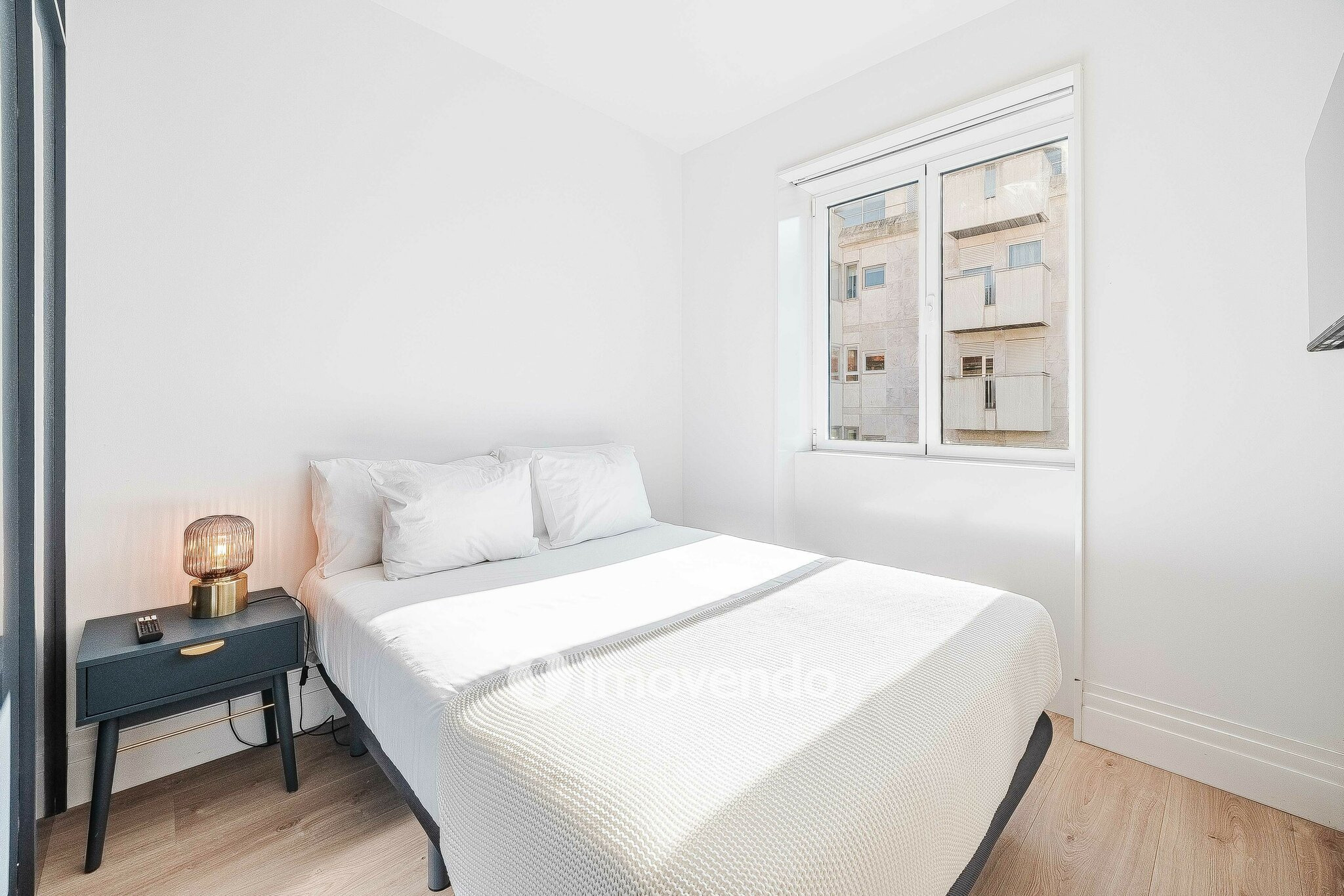 Apartamento T2 com cozinha equipada e mobilado, nas Amoreiras