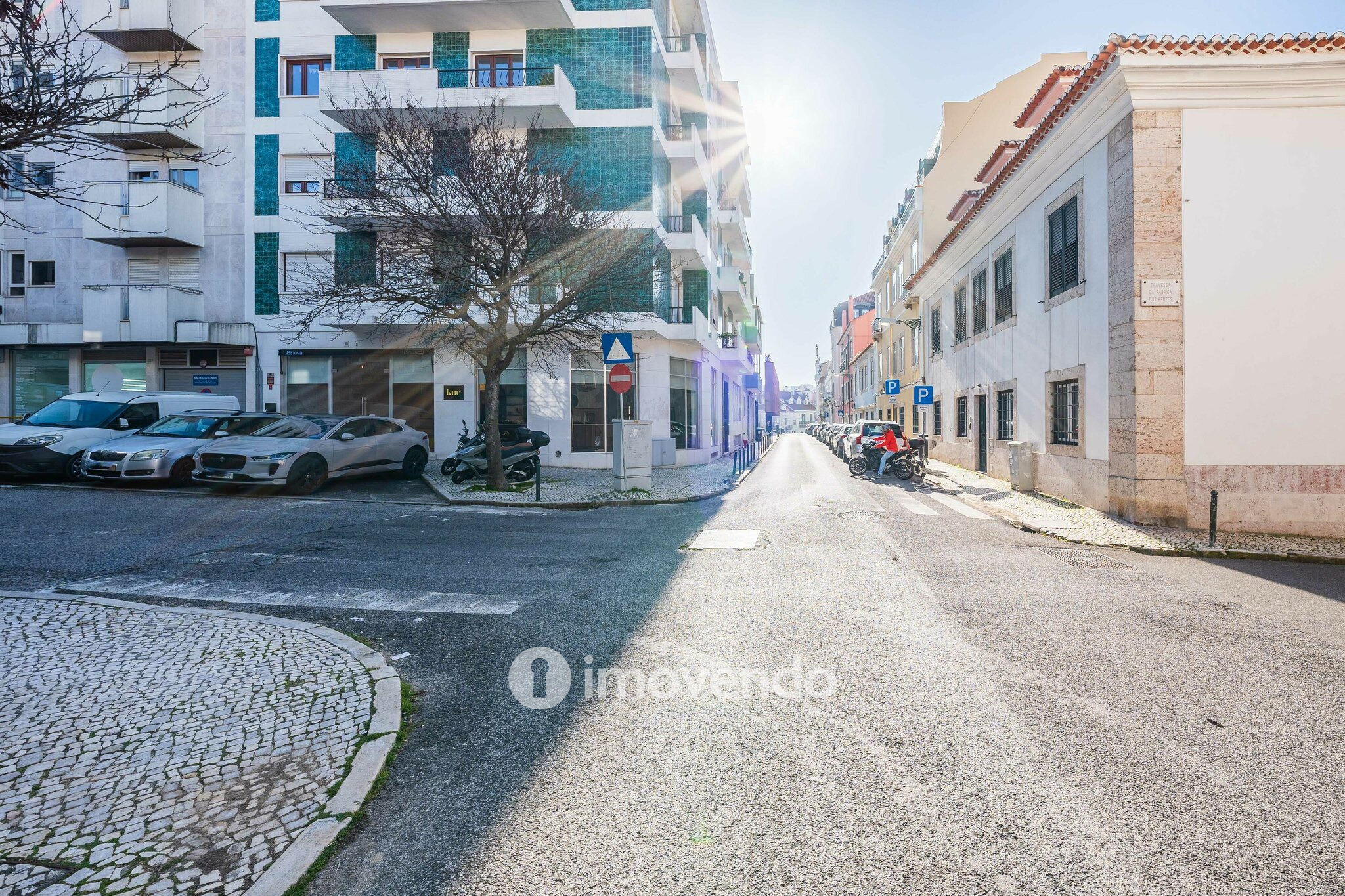 Apartamento T2 com cozinha equipada e mobilado, nas Amoreiras