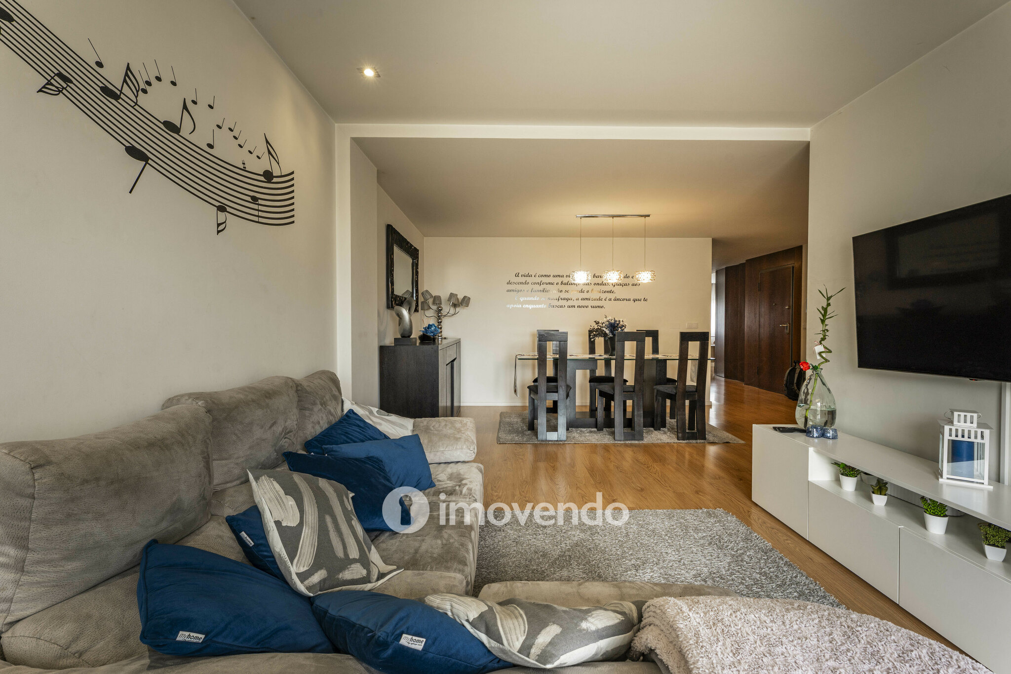 Apartamento T3 com garagem e áreas amplas, em Braga