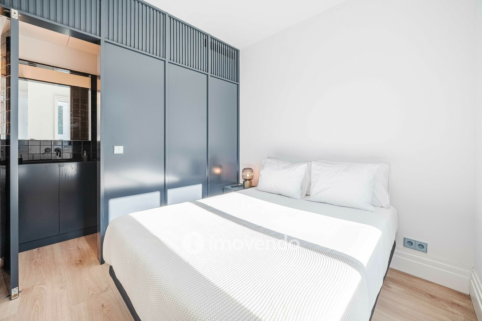 Apartamento T2 com cozinha equipada e mobilado, nas Amoreiras