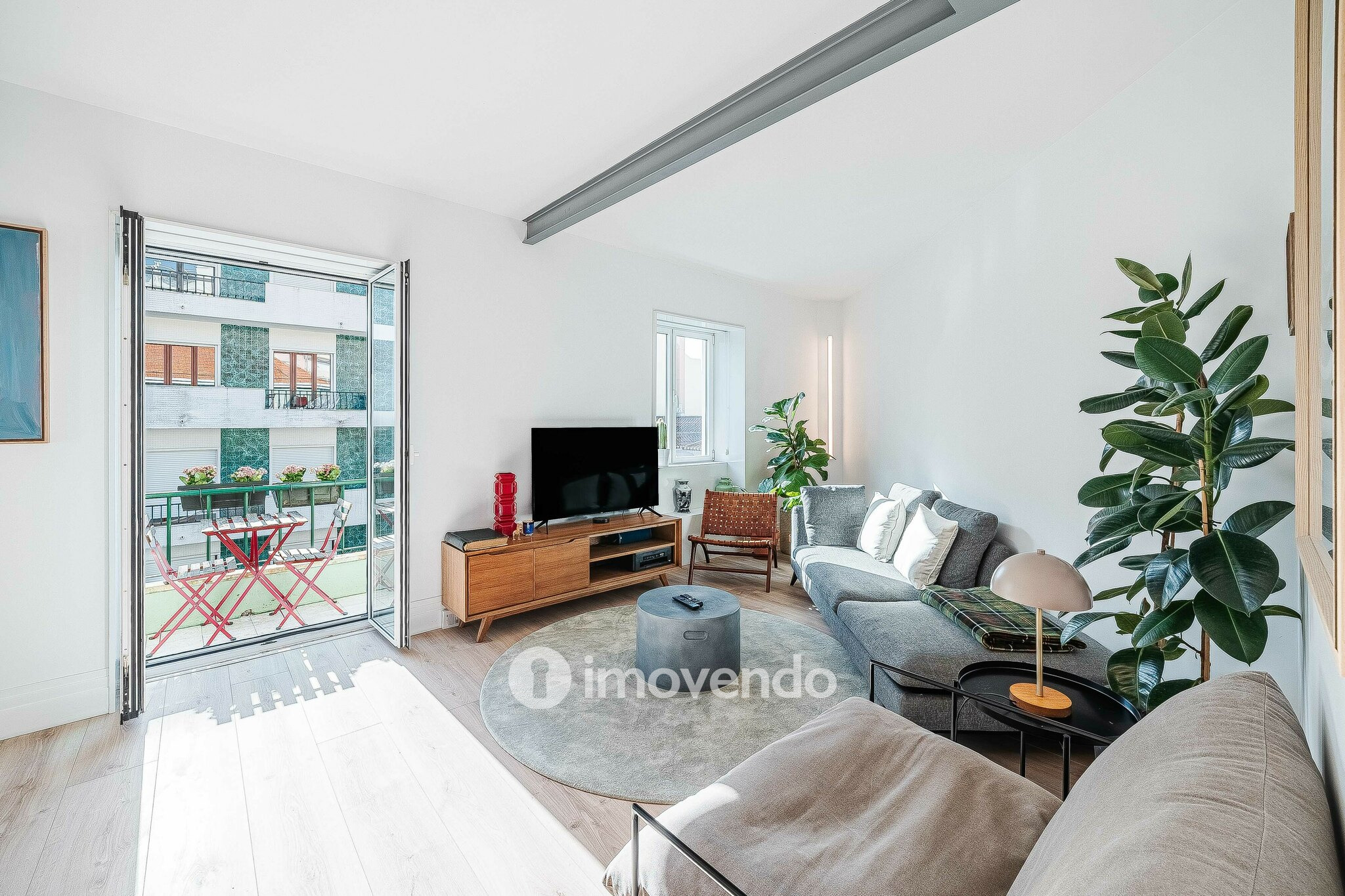 Apartamento T2 com cozinha equipada e mobilado, nas Amoreiras