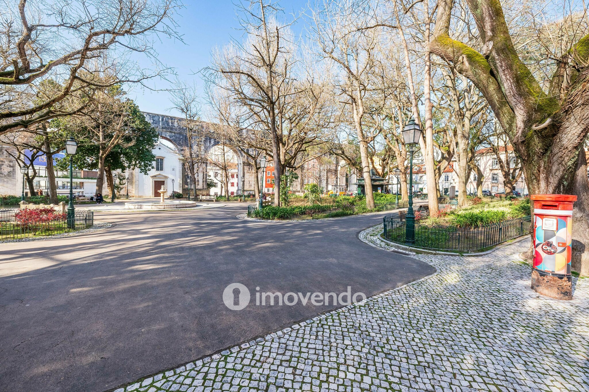 Apartamento T2 com cozinha equipada e mobilado, nas Amoreiras