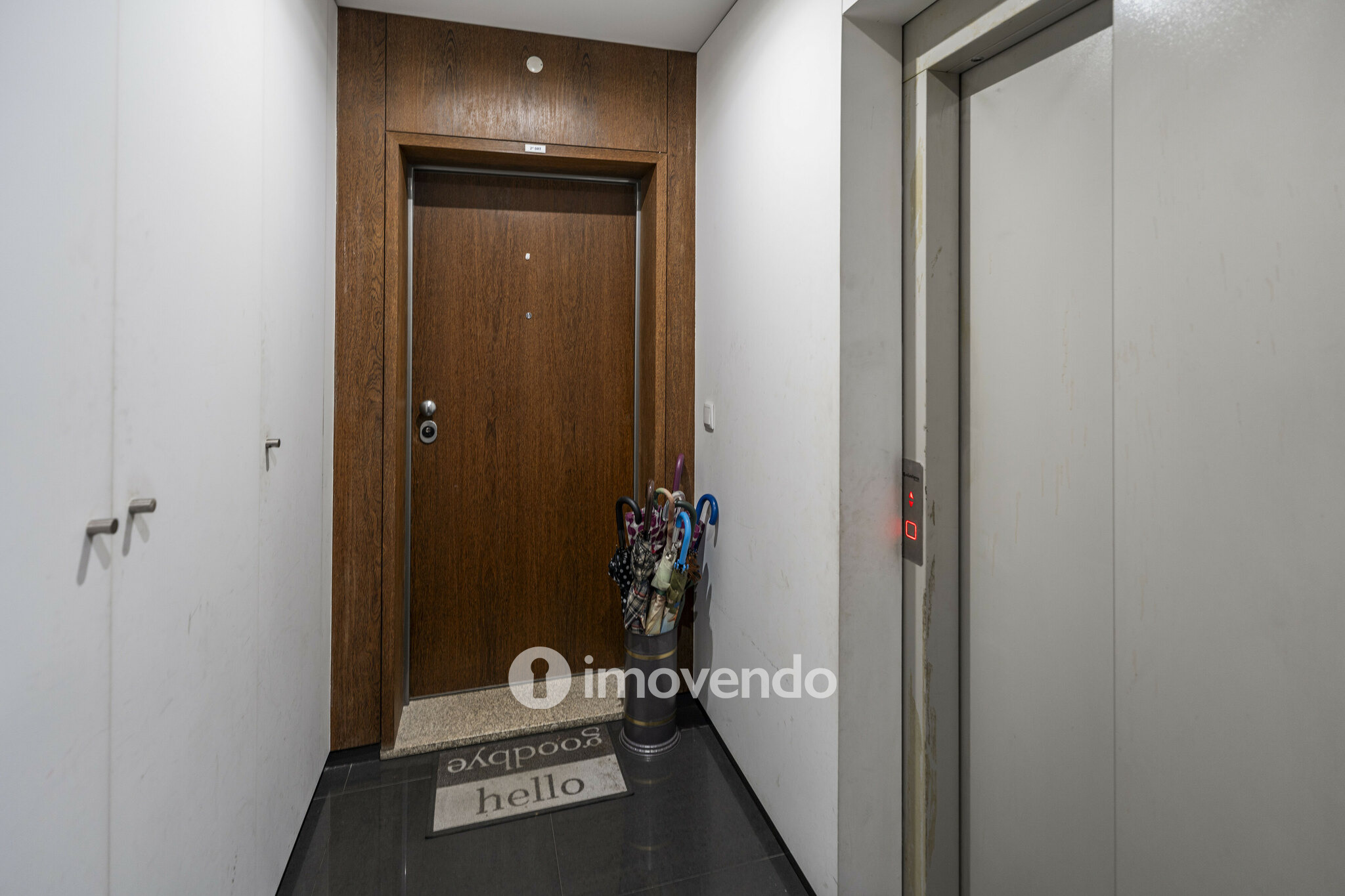 Apartamento T3 com garagem e áreas amplas, em Braga