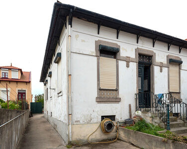 Moradia T5, com garagem, junto ao Rio Douro
