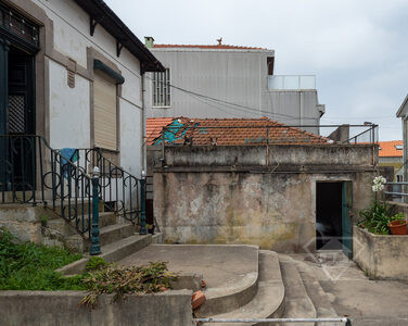 Moradia T5, com garagem, junto ao Rio Douro
