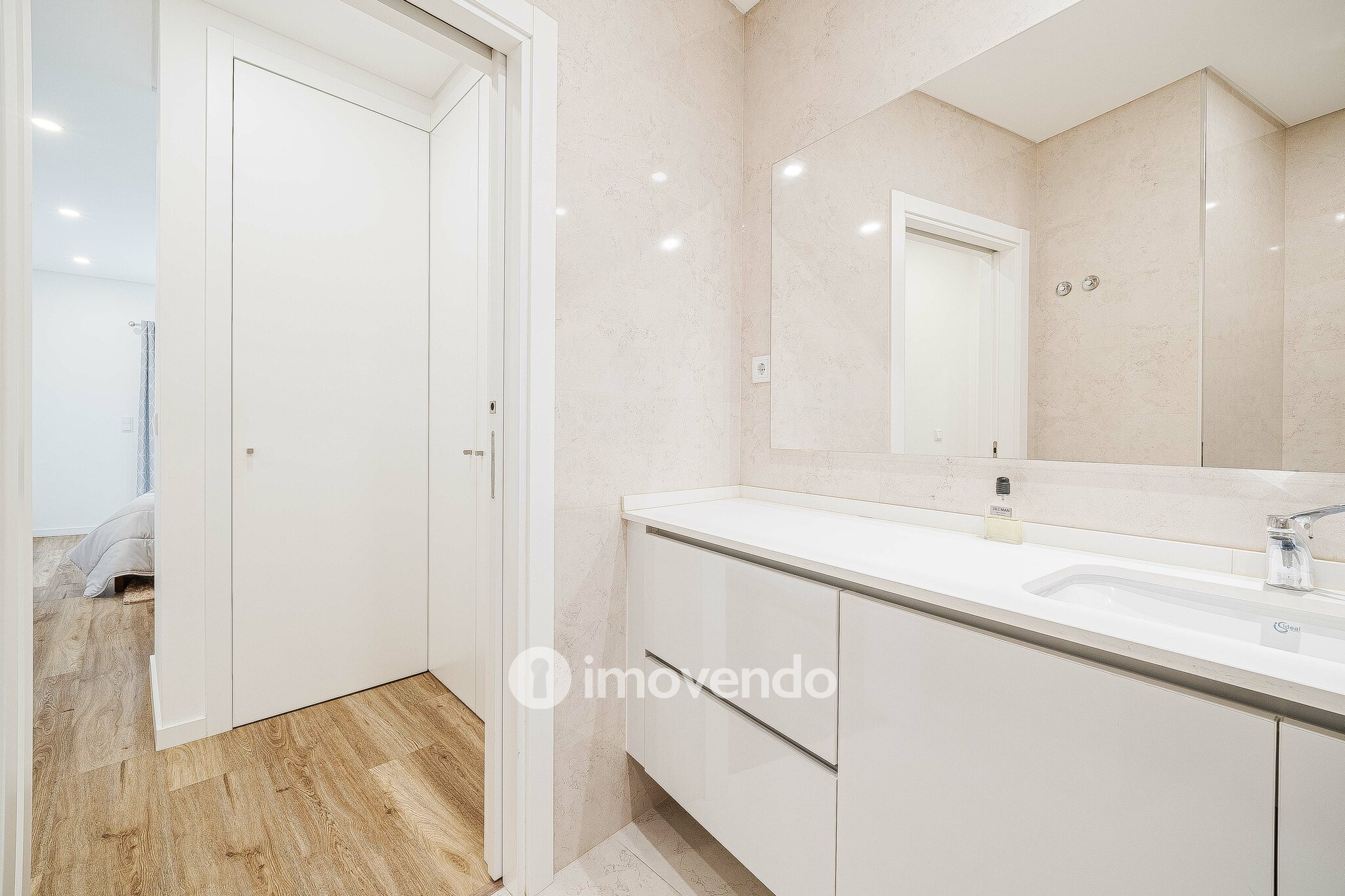 Apartamento T3 moderno, com garagem, na Póvoa de Santa Iria