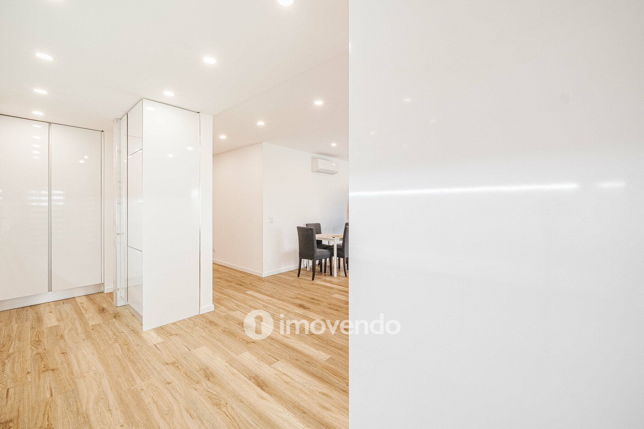 Apartamento T3 moderno, com garagem, na Póvoa de Santa Iria
