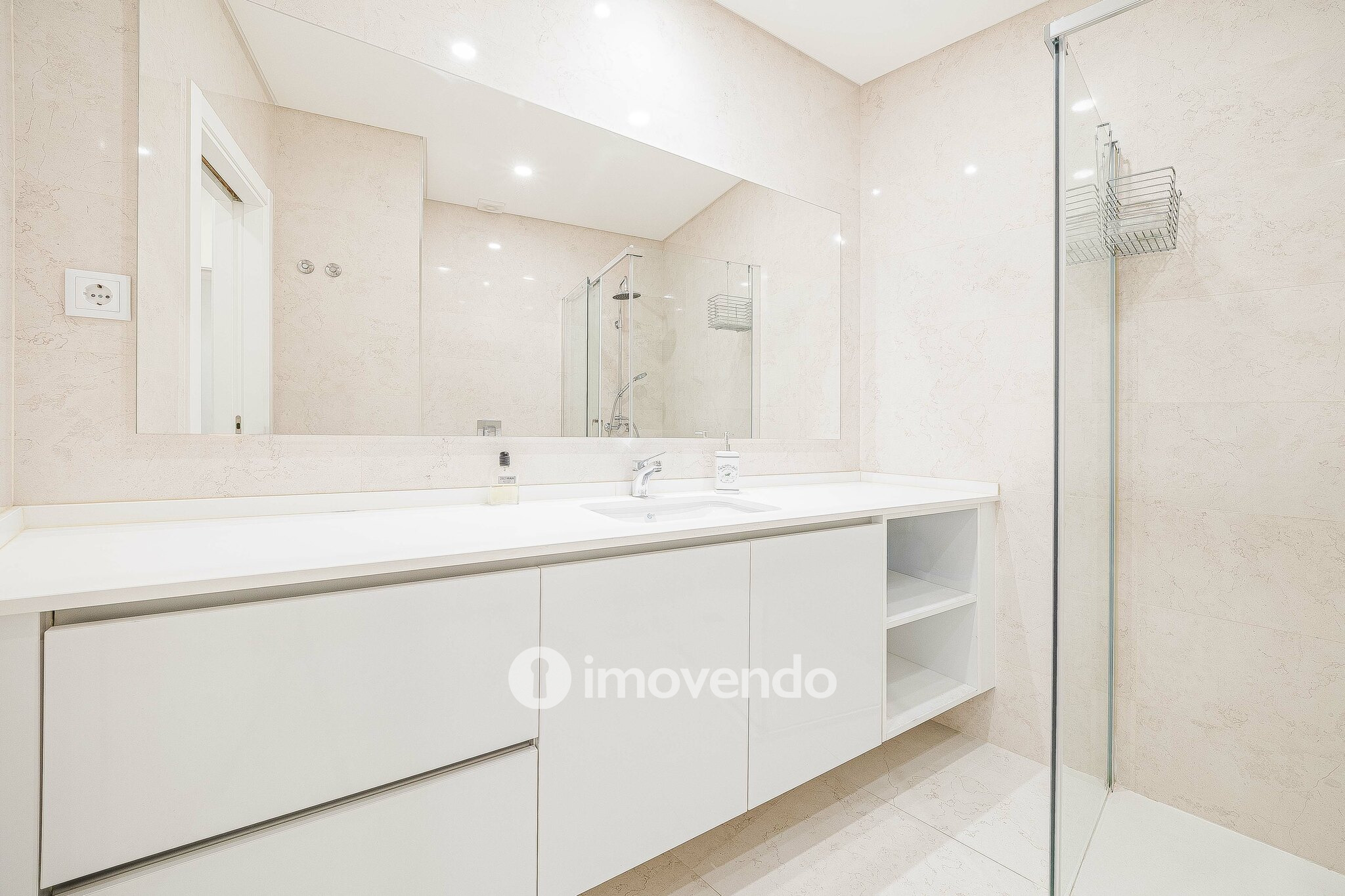 Apartamento T3 moderno, com garagem, na Póvoa de Santa Iria
