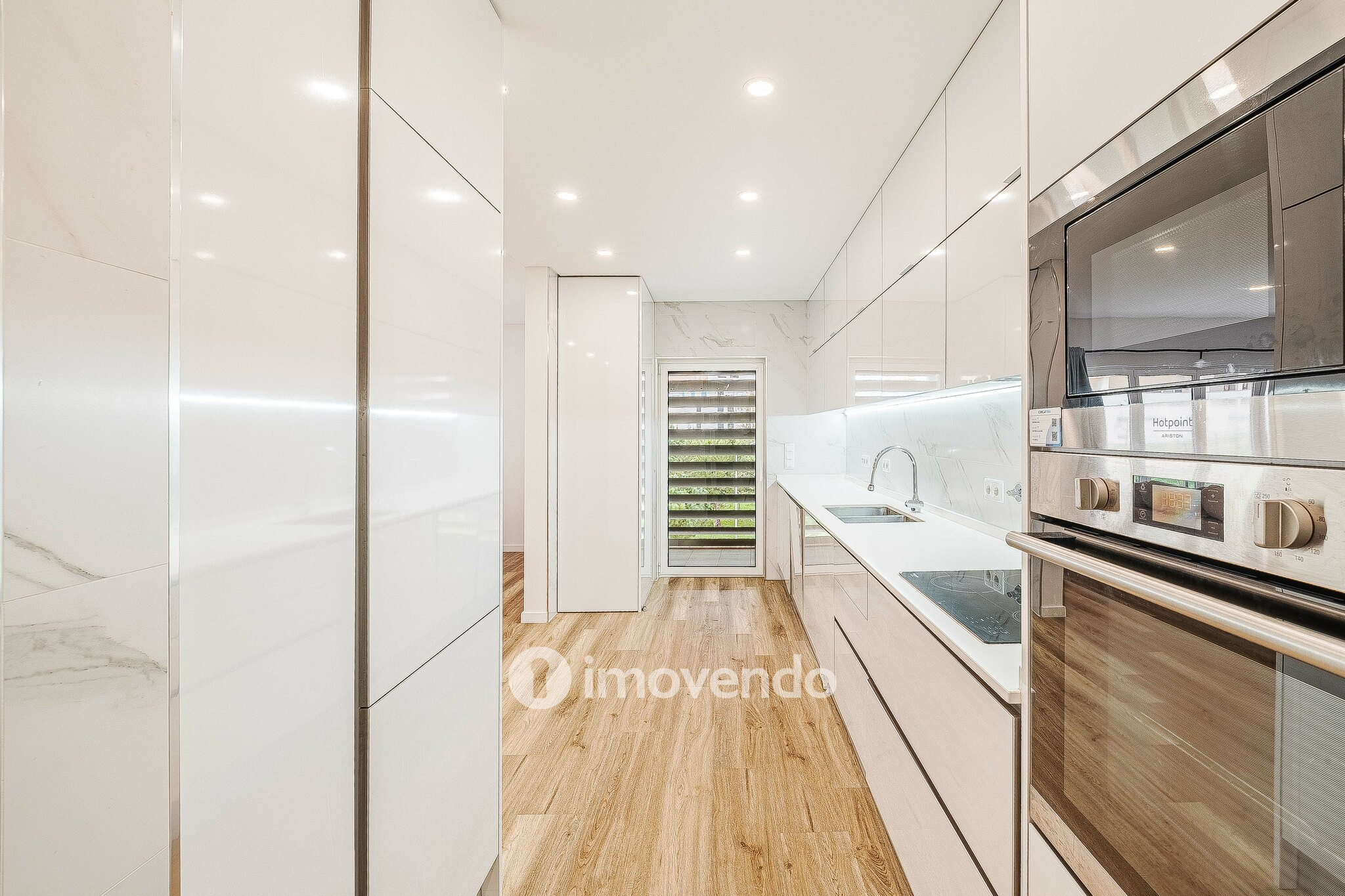 Apartamento T3 moderno, com garagem, na Póvoa de Santa Iria