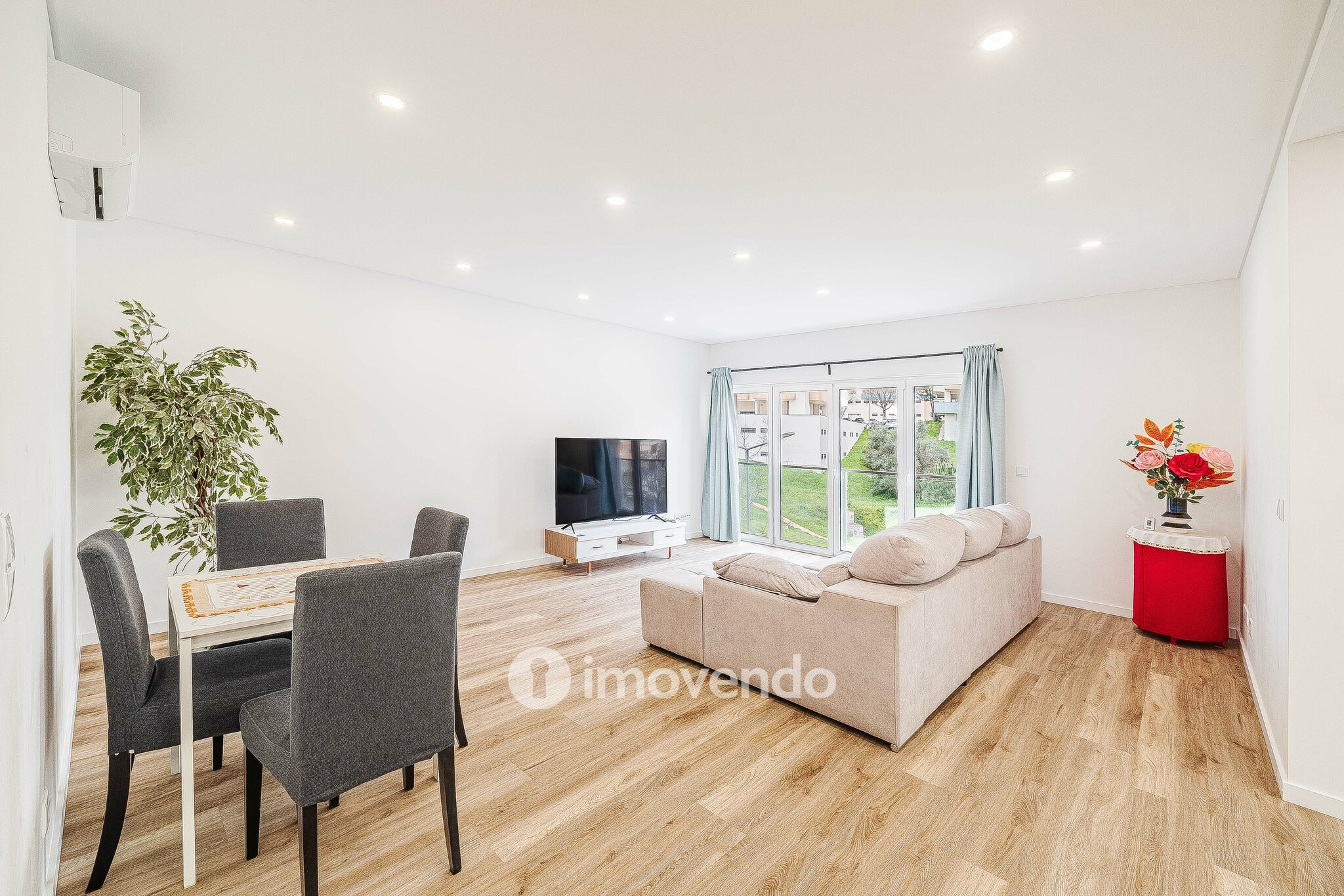 Apartamento T3 moderno, com garagem, na Póvoa de Santa Iria