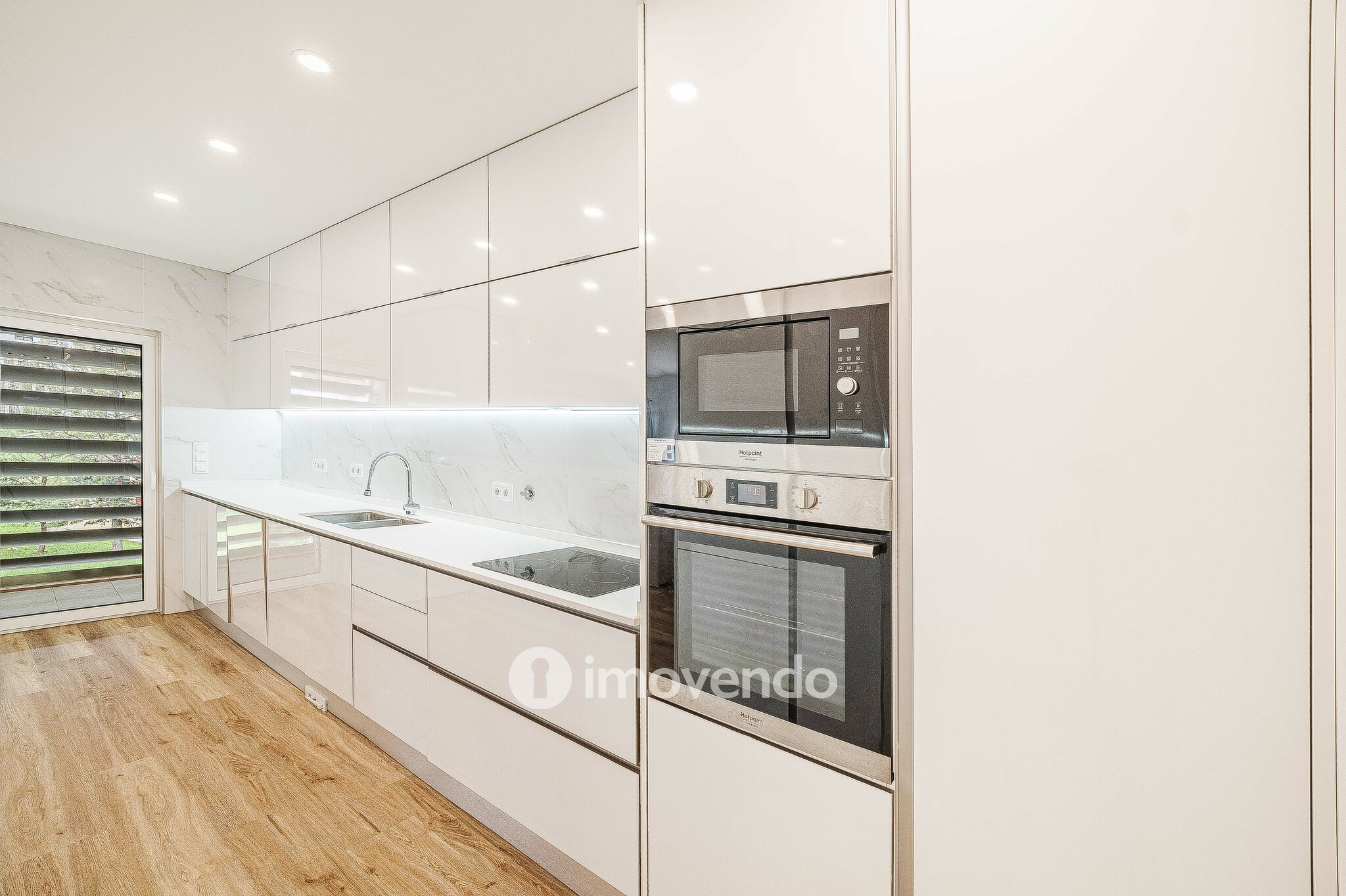 Apartamento T3 moderno, com garagem, na Póvoa de Santa Iria