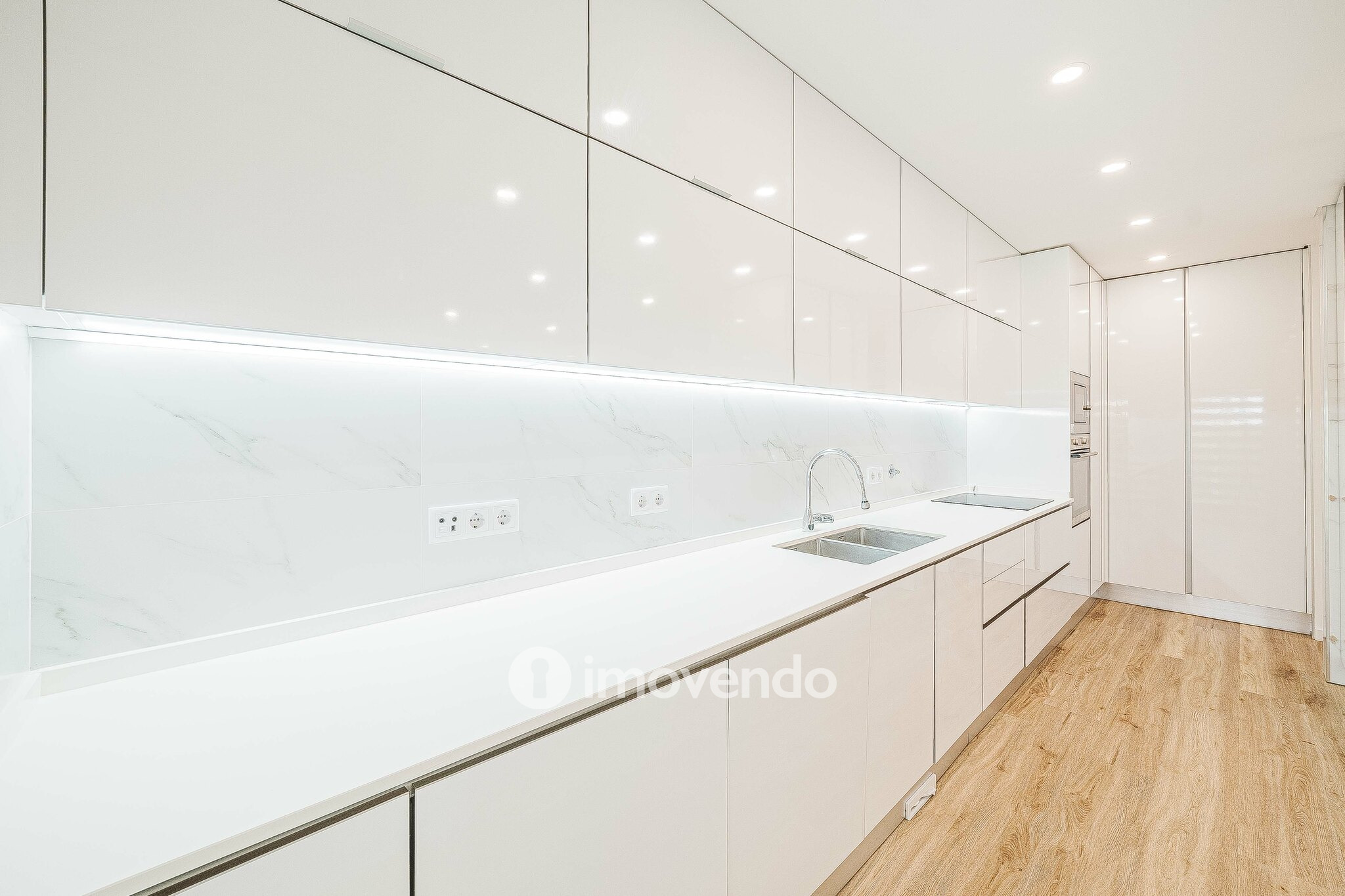 Apartamento T3 moderno, com garagem, na Póvoa de Santa Iria