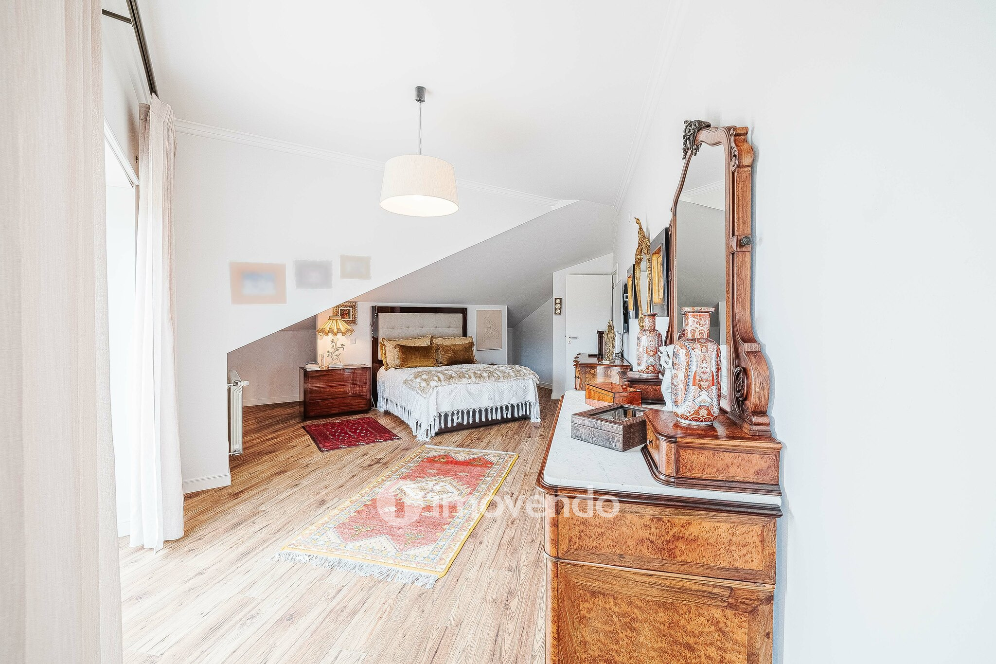 Apartamento T3 Duplex, com estacionamento, no Condomínio do Loural