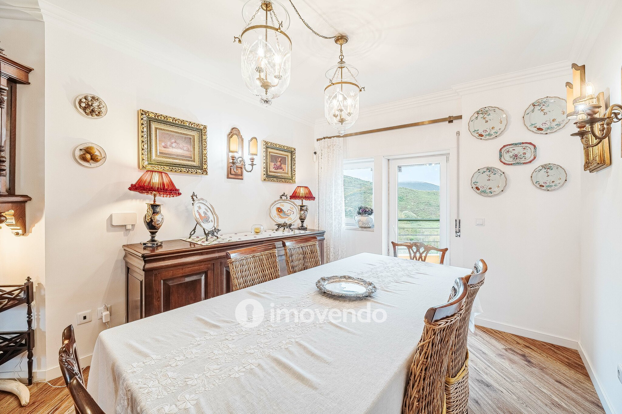 Apartamento T3 Duplex, com estacionamento, no Condomínio do Loural