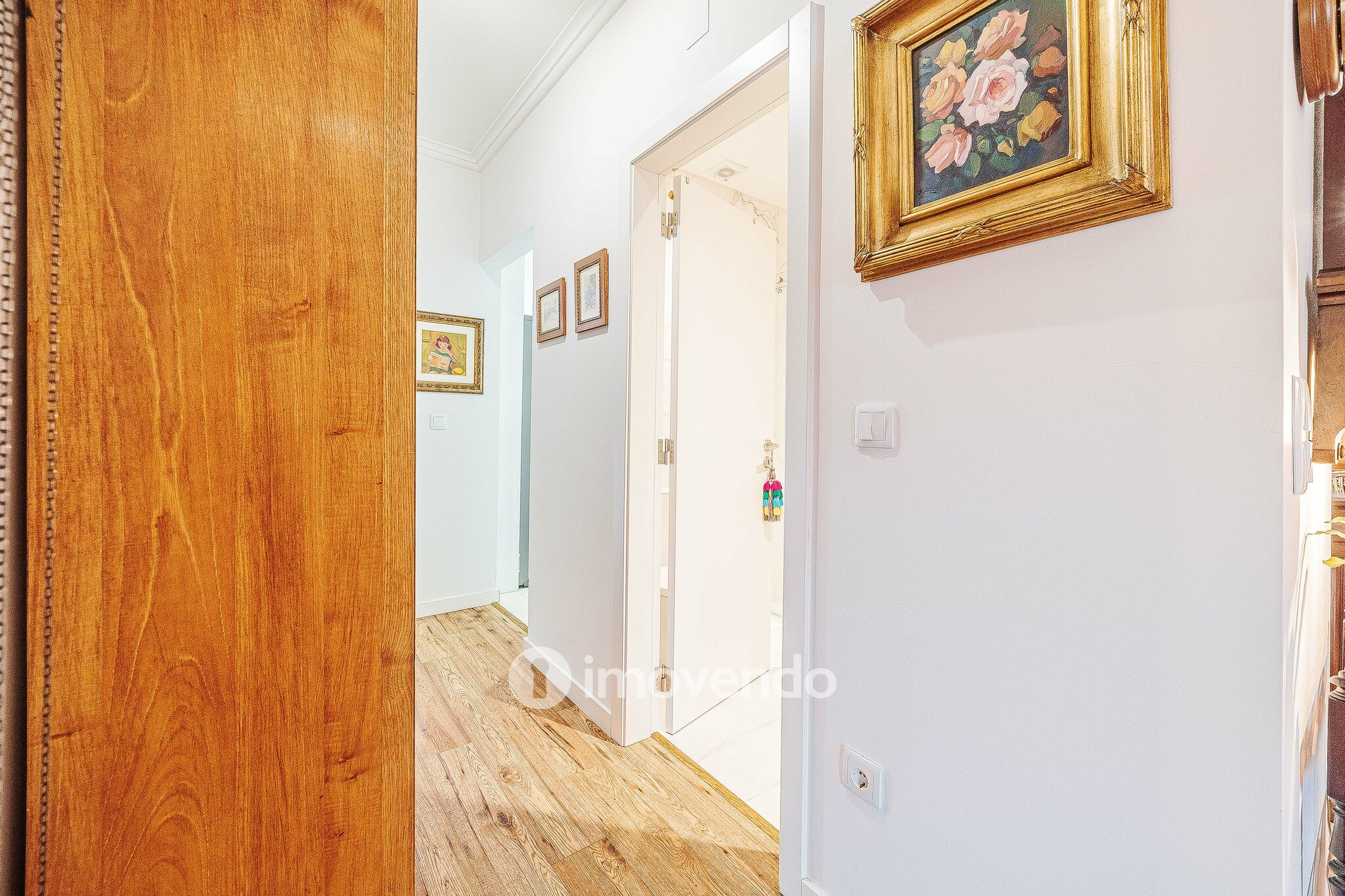 Apartamento T3 Duplex, com estacionamento, no Condomínio do Loural