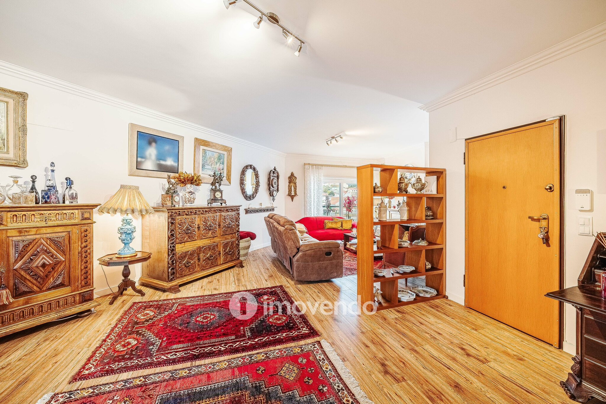 Apartamento T3 Duplex, com estacionamento, no Condomínio do Loural