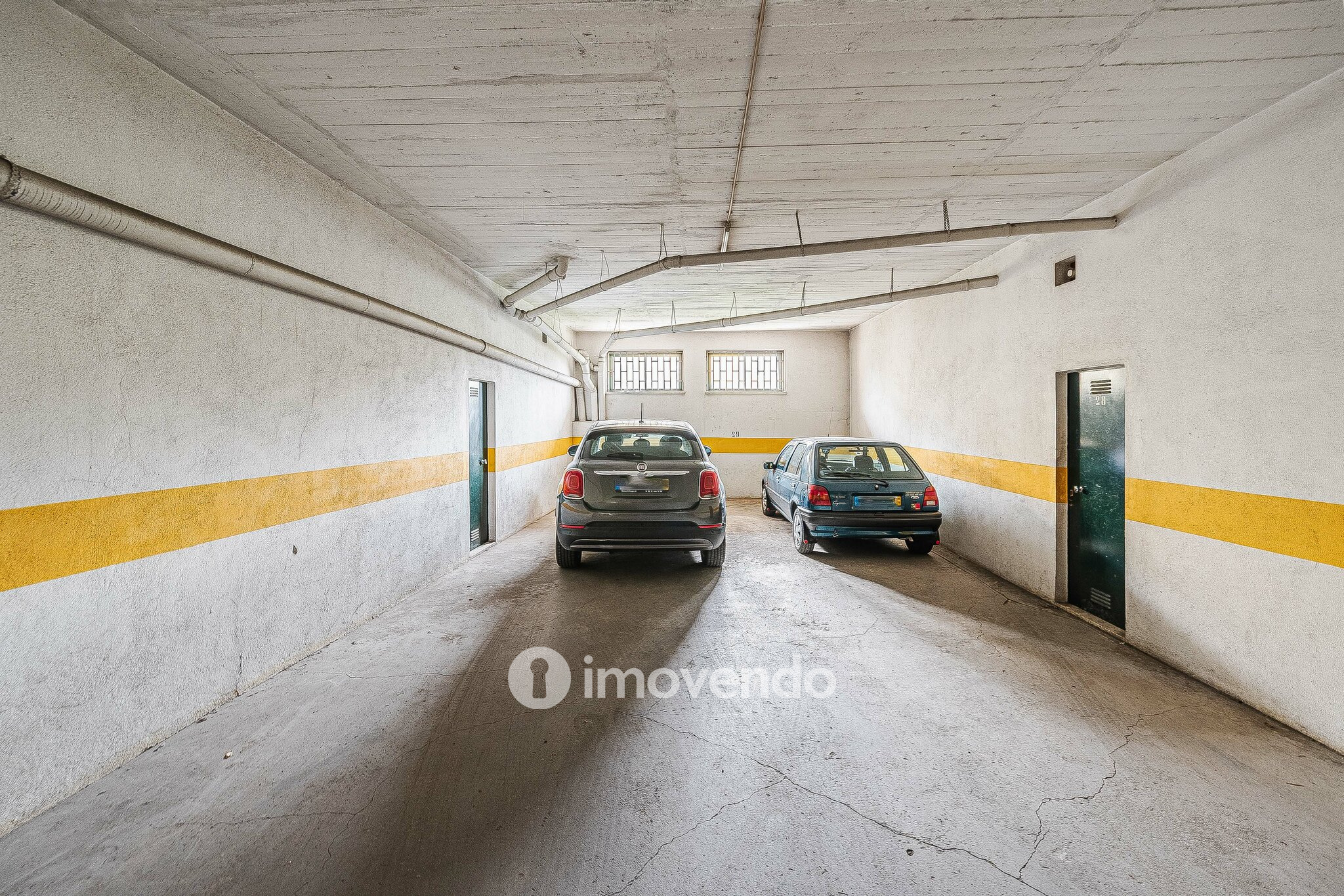 Apartamento T3 Duplex, com estacionamento, no Condomínio do Loural