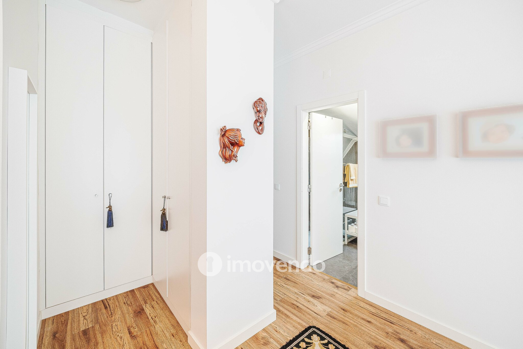 Apartamento T3 Duplex, com estacionamento, no Condomínio do Loural