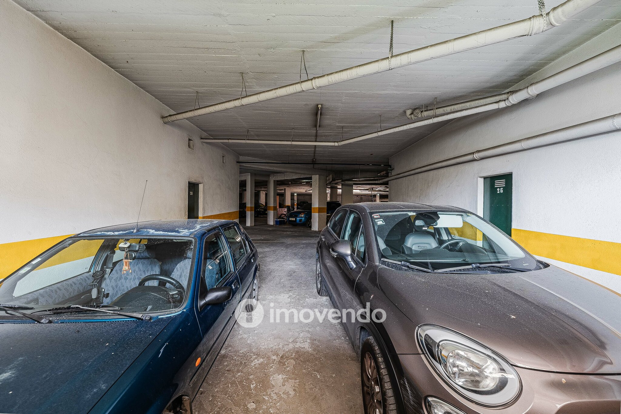 Apartamento T3 Duplex, com estacionamento, no Condomínio do Loural