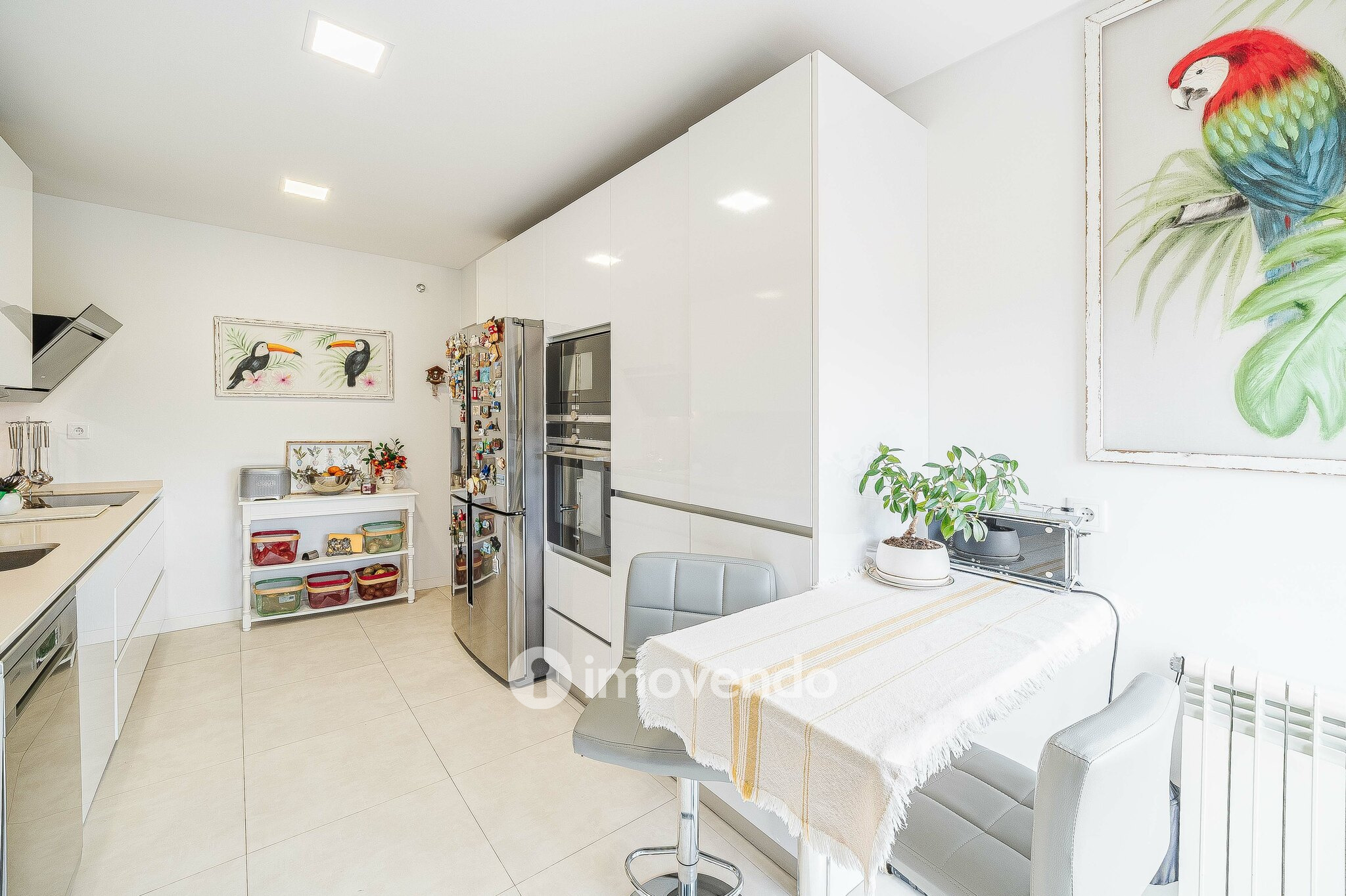 Apartamento T3 Duplex, com estacionamento, no Condomínio do Loural