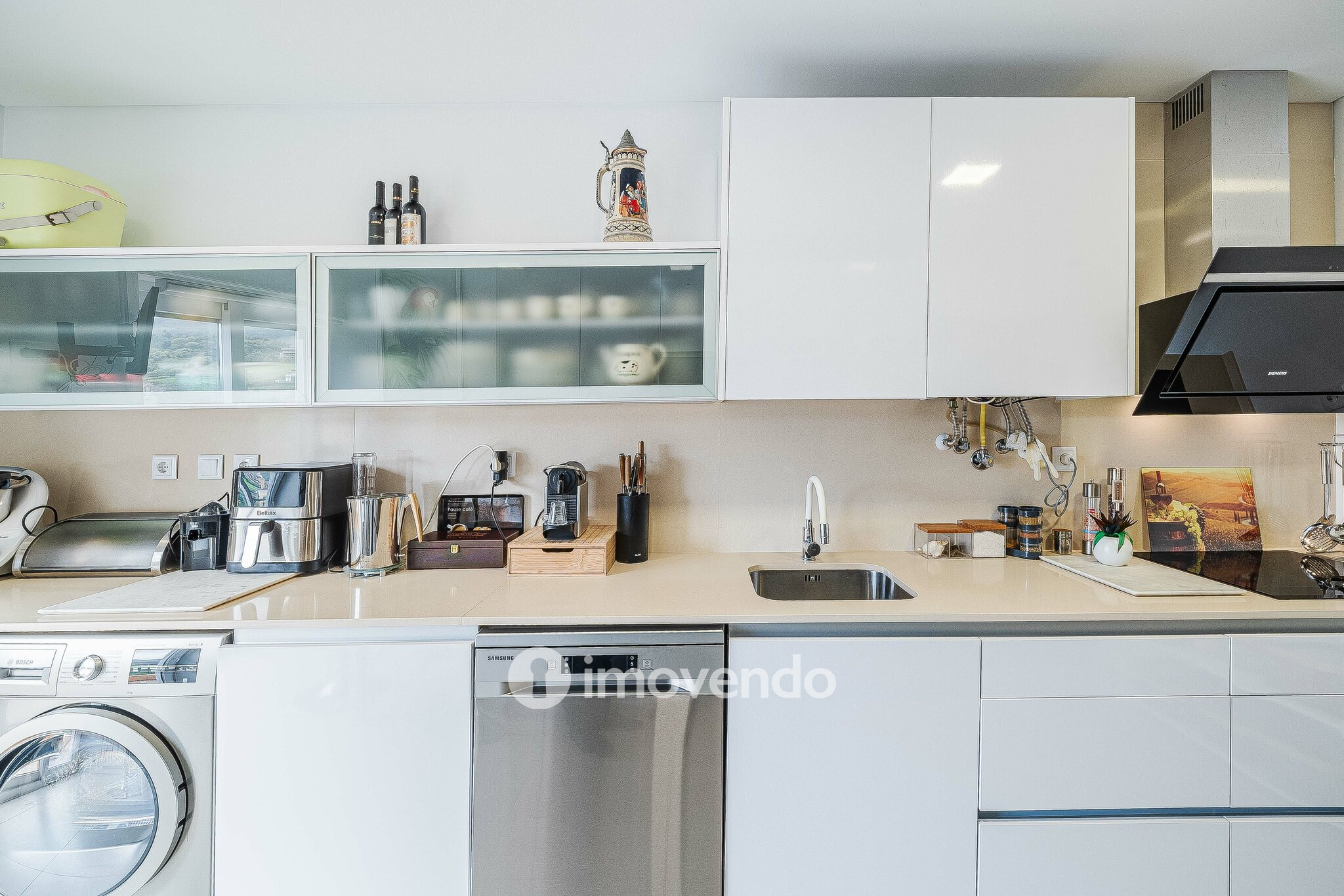 Apartamento T3 Duplex, com estacionamento, no Condomínio do Loural