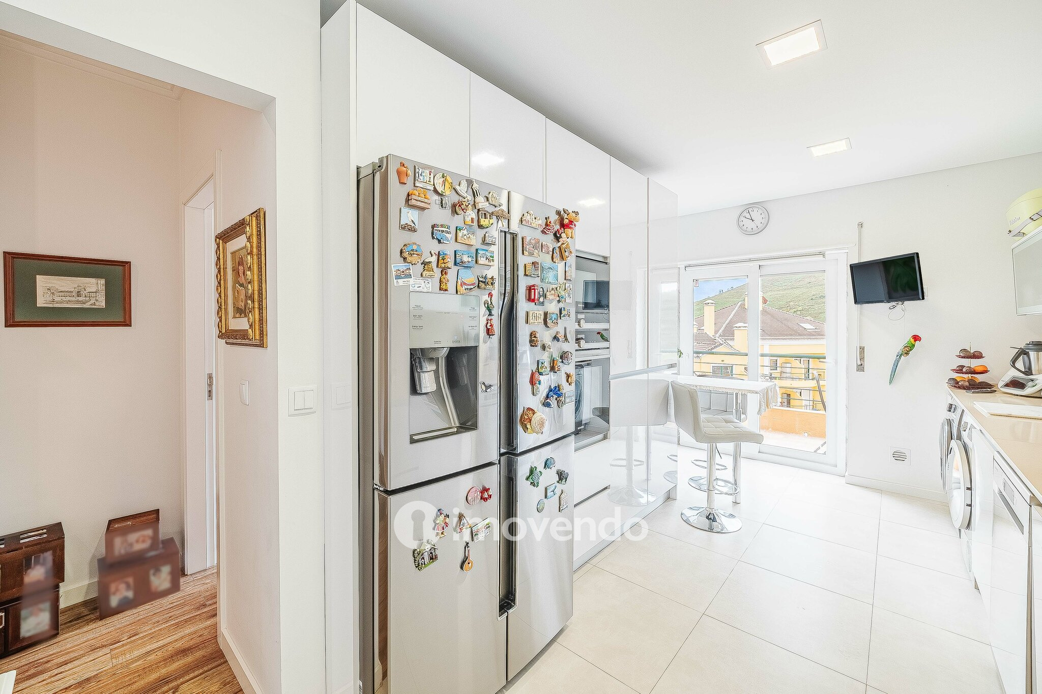 Apartamento T3 Duplex, com estacionamento, no Condomínio do Loural