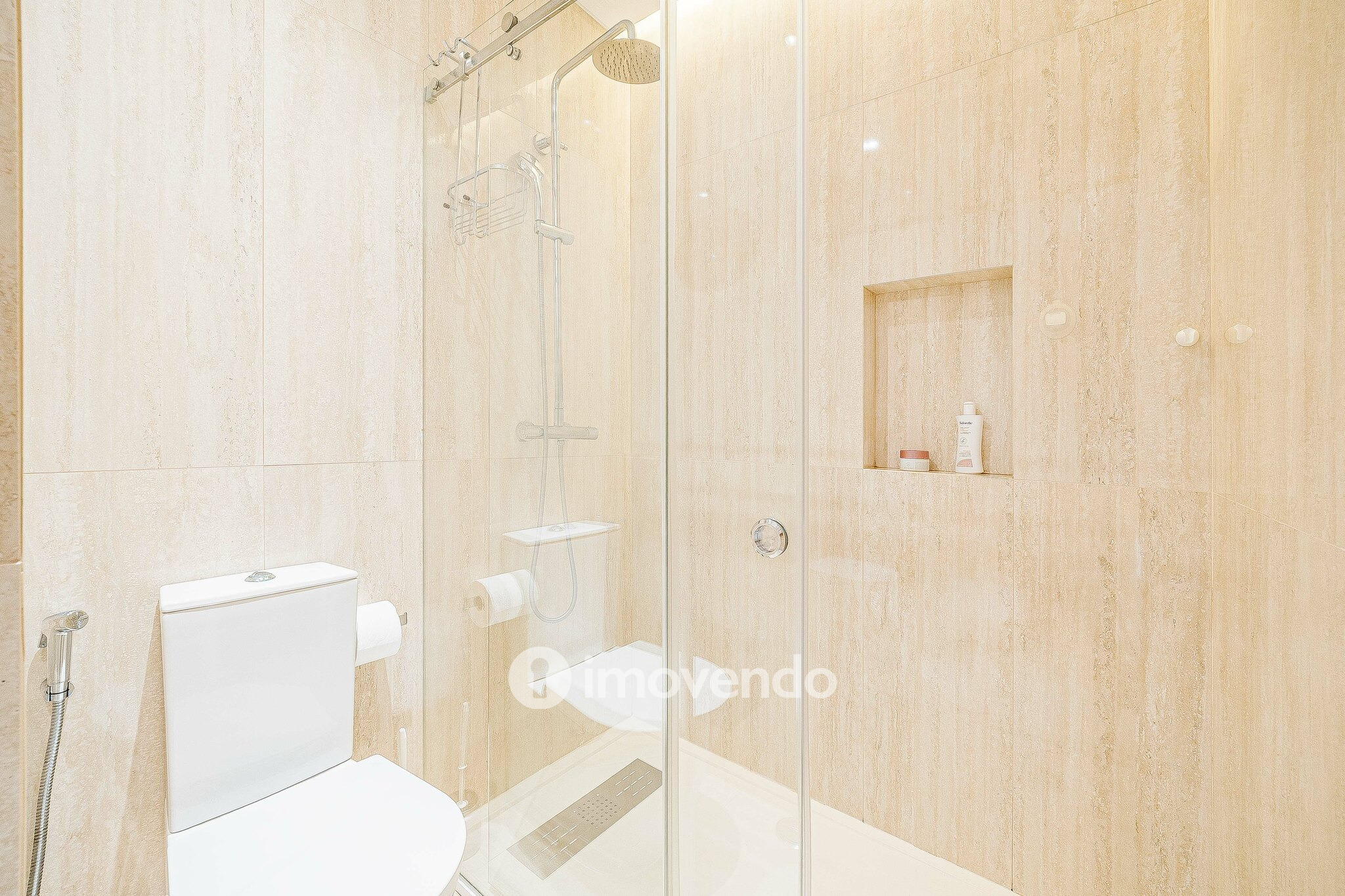 Apartamento T3 Duplex, com estacionamento, no Condomínio do Loural