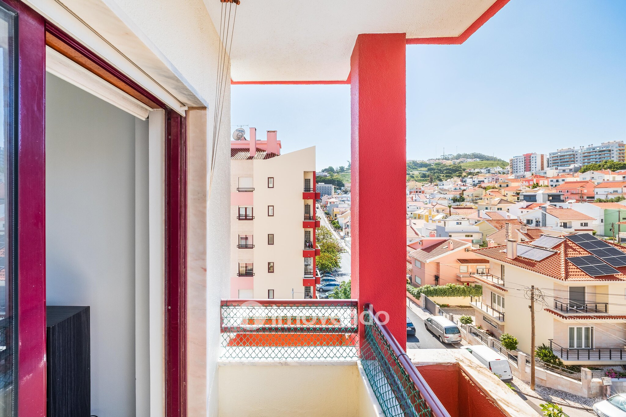 Apartamento T2, com lugar de estacionamento e arrecadação, na Ramada