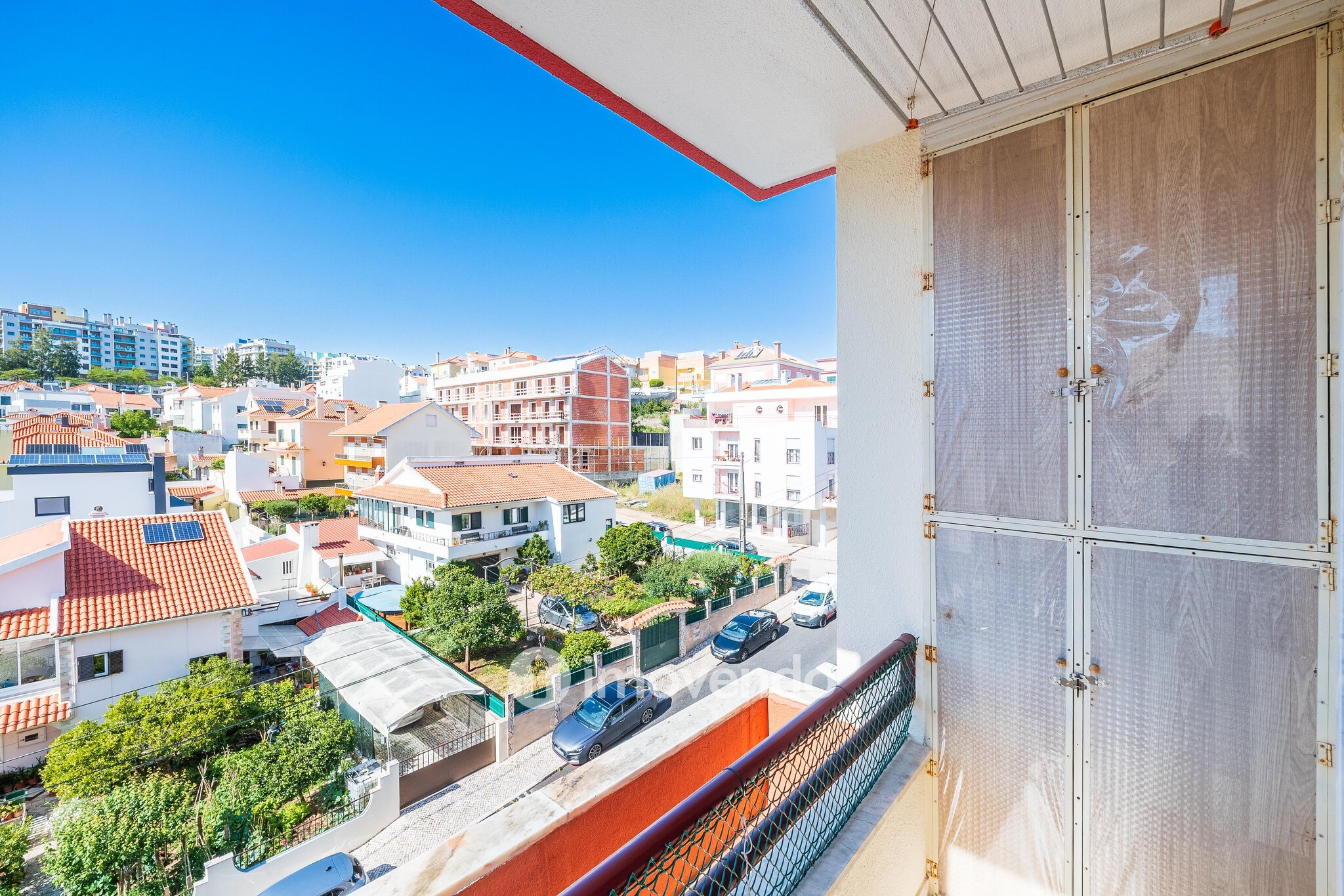 Apartamento T2, com lugar de estacionamento e arrecadação, na Ramada