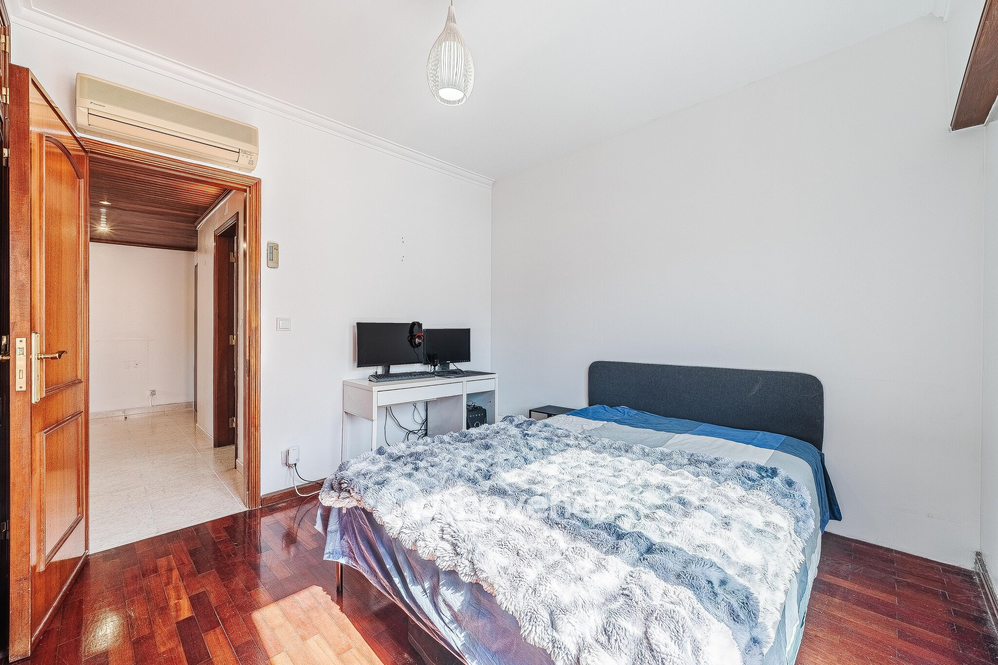 Apartamento T2, com lugar de estacionamento e arrecadação, na Ramada
