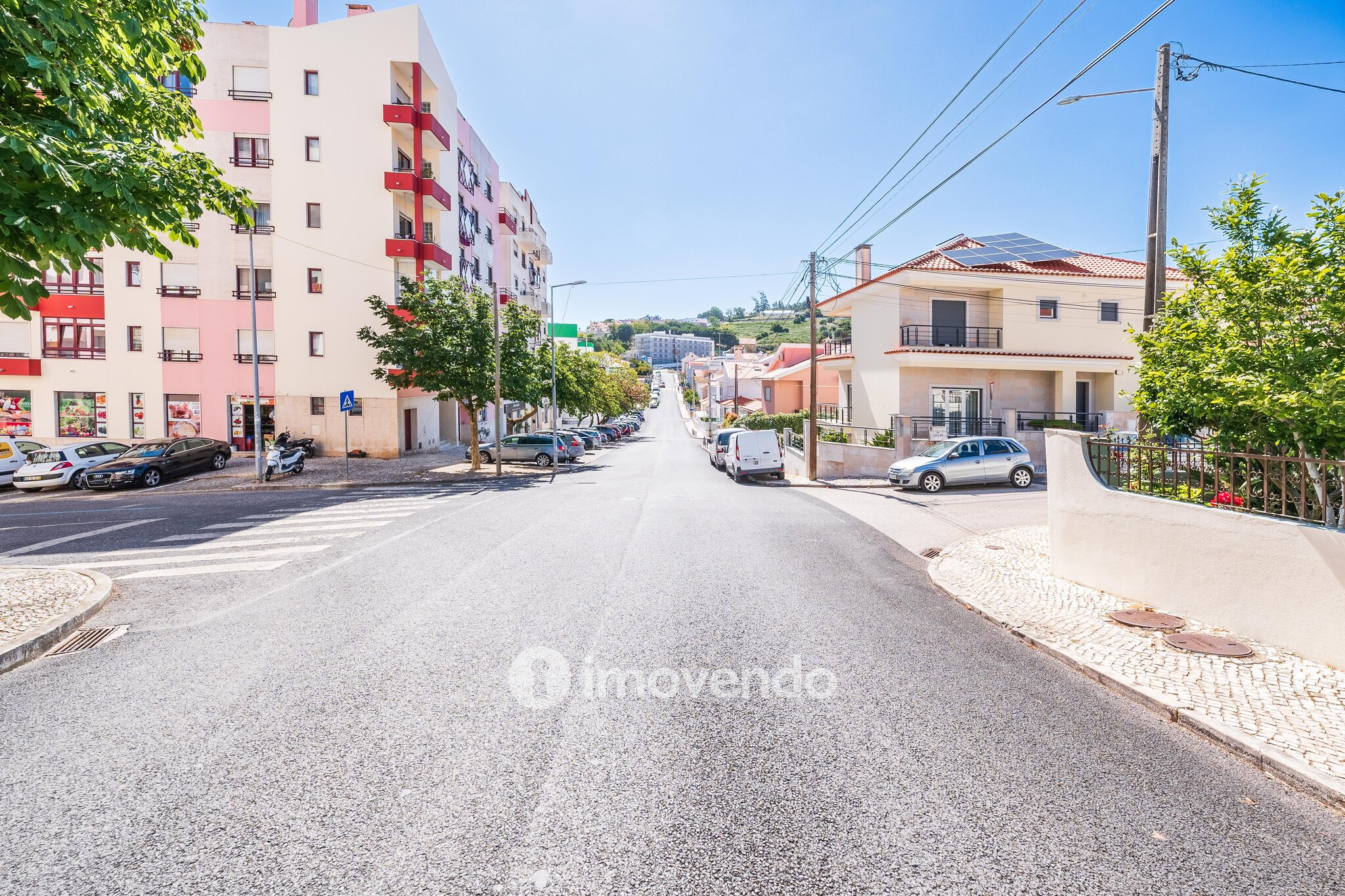 Apartamento T2, com lugar de estacionamento e arrecadação, na Ramada