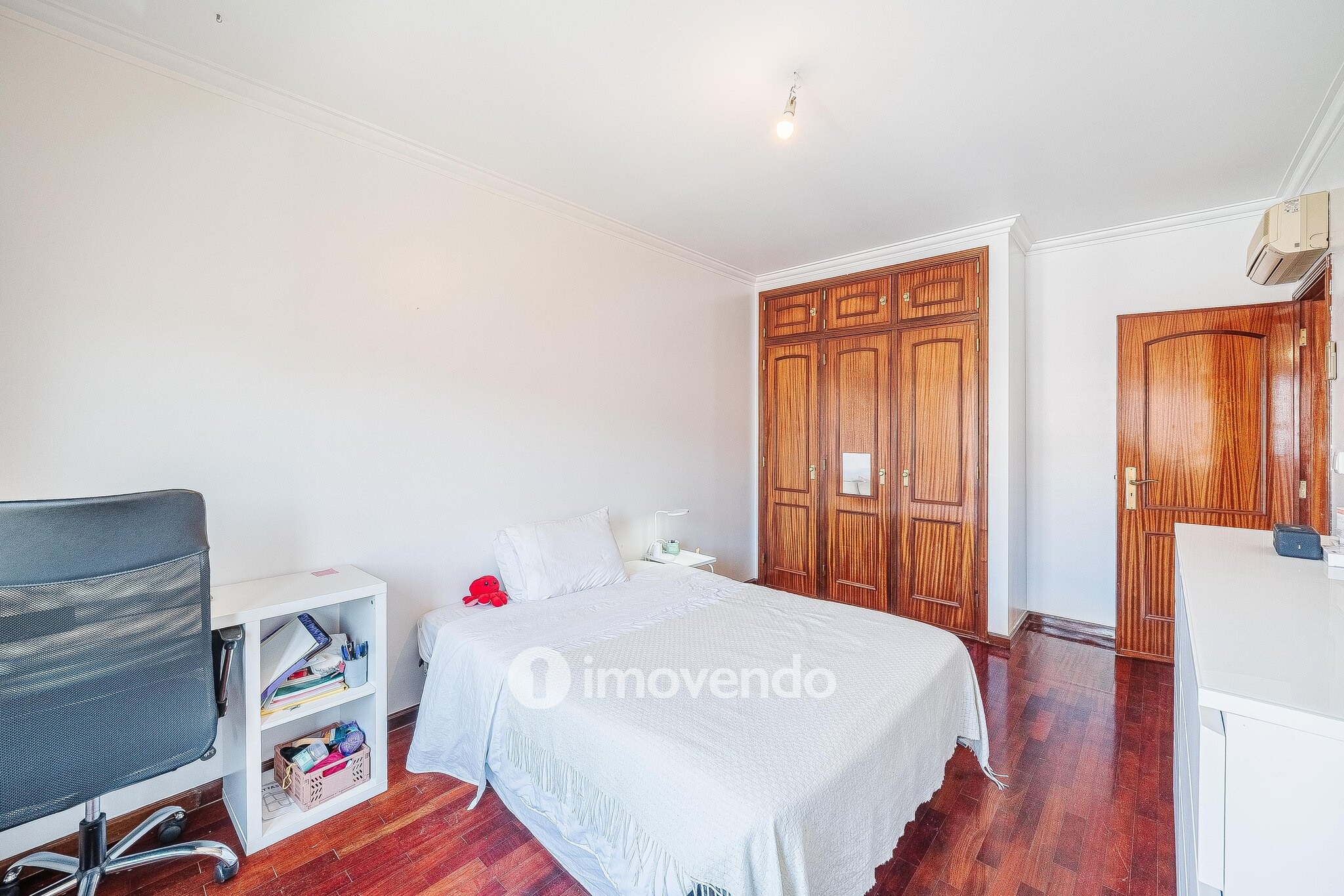 Apartamento T2, com lugar de estacionamento e arrecadação, na Ramada